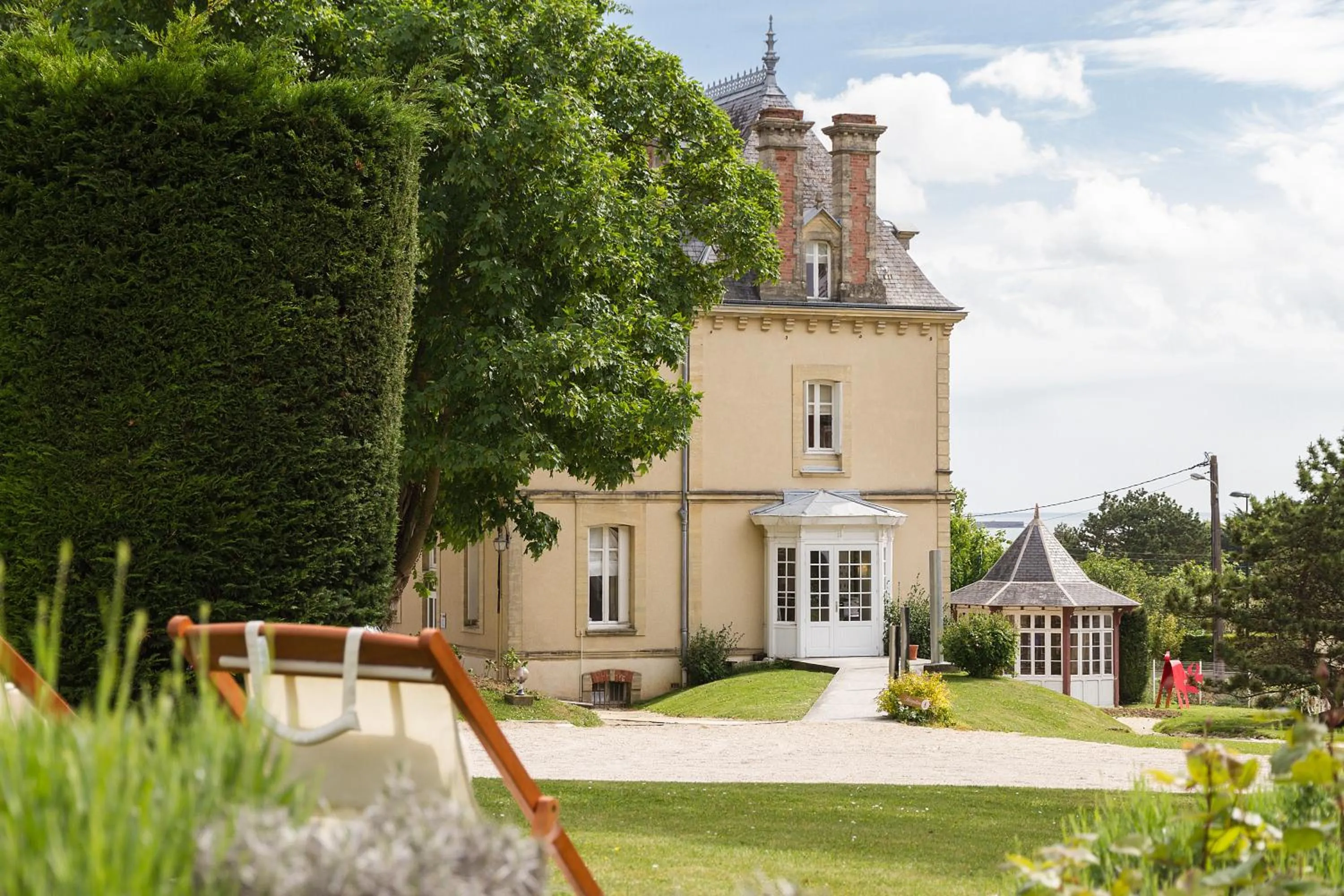 Facade/entrance in Les Villas d'Arromanches, Teritoria