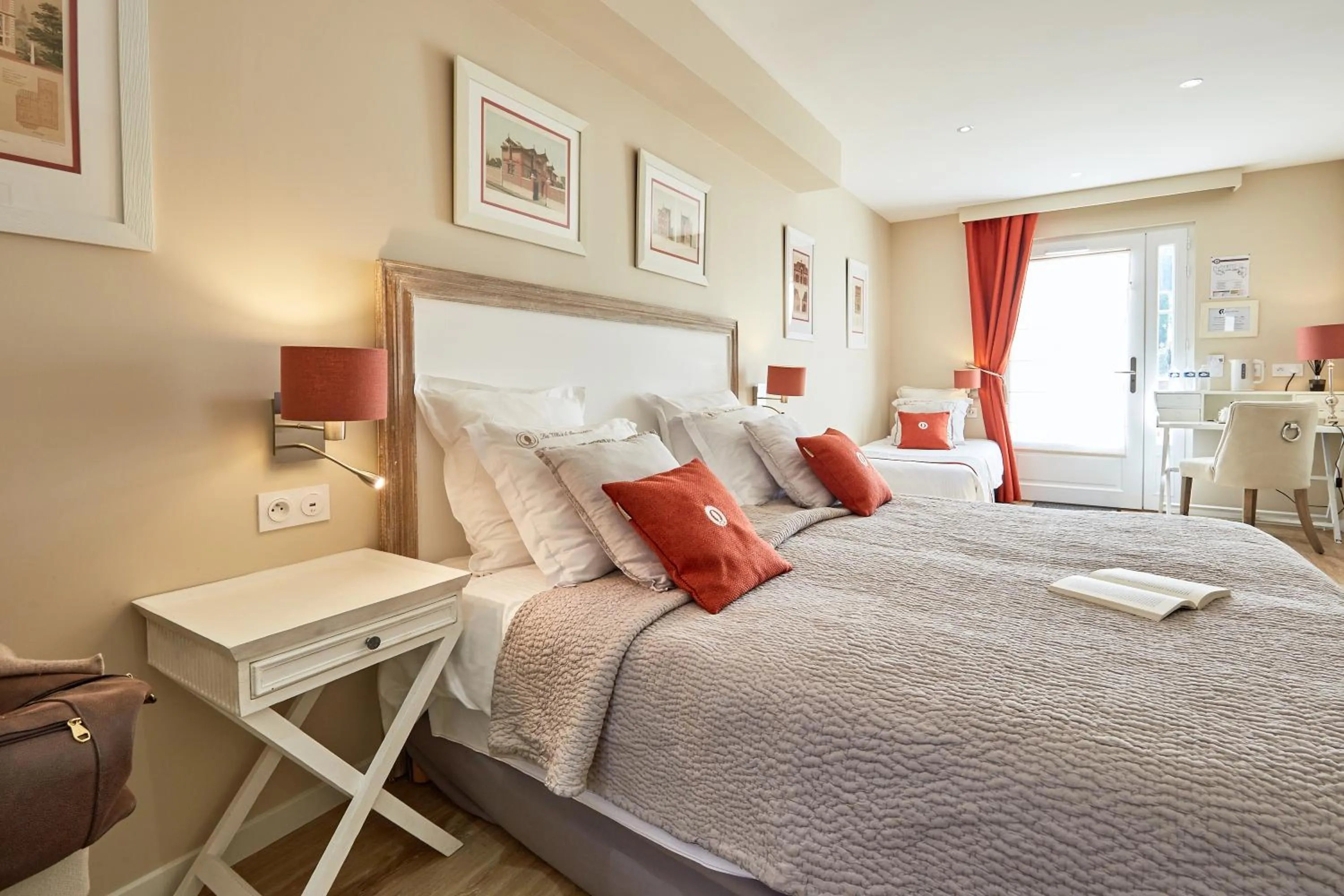 Photo of the whole room, Bed in Les Villas d'Arromanches, Teritoria