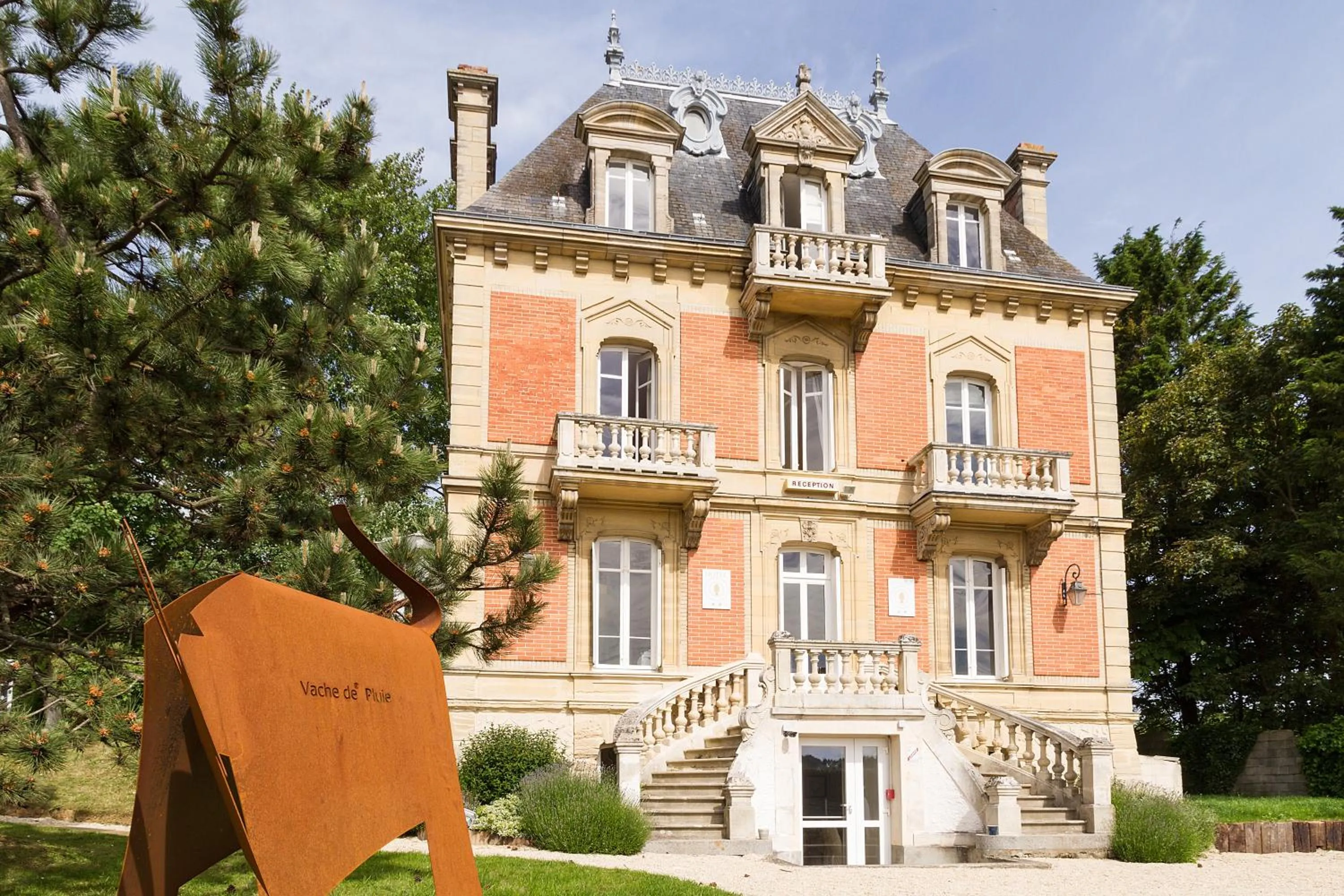 Facade/entrance in Les Villas d'Arromanches, Teritoria