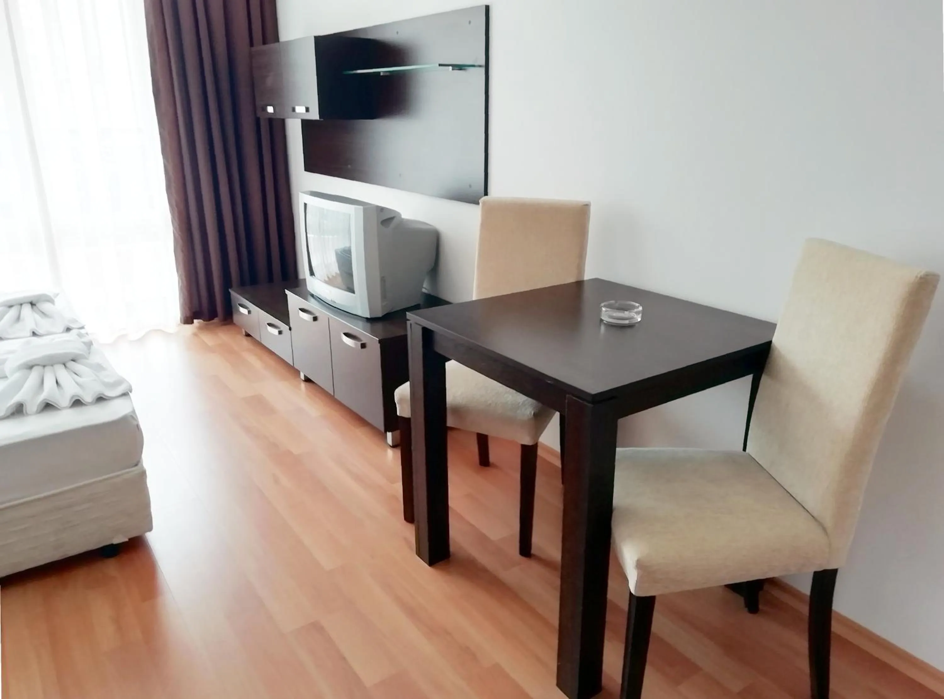 Dining area in Apart Hotel Happy