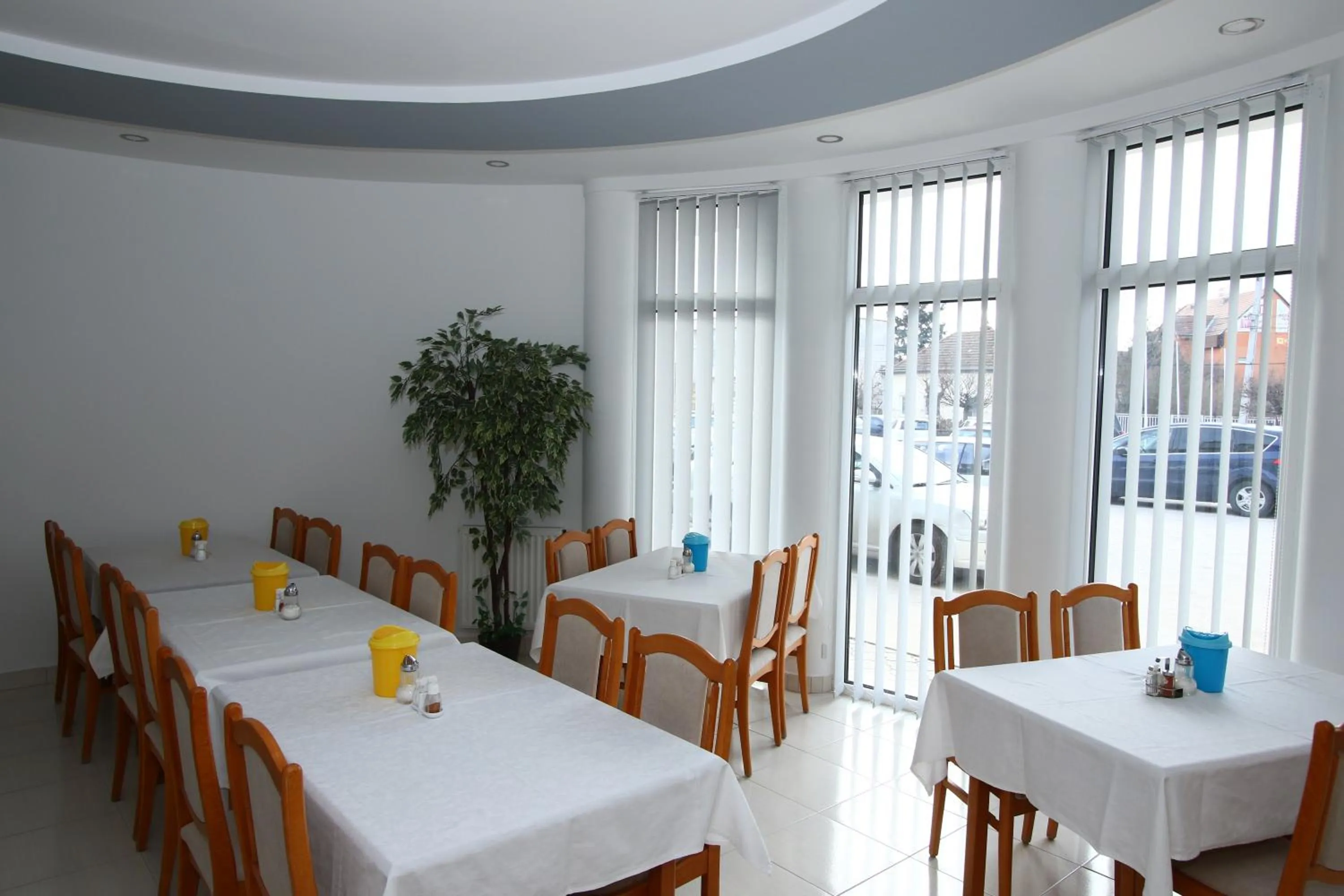 Restaurant/places to eat in Hotel Aqua