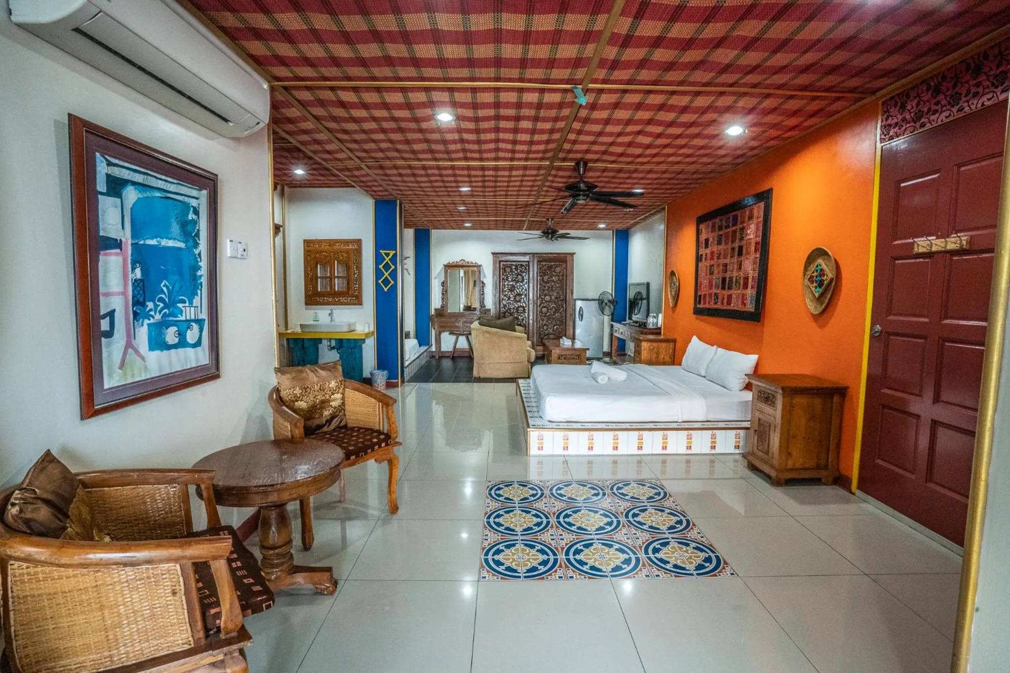 Photo of the whole room in Lost Paradise Resort