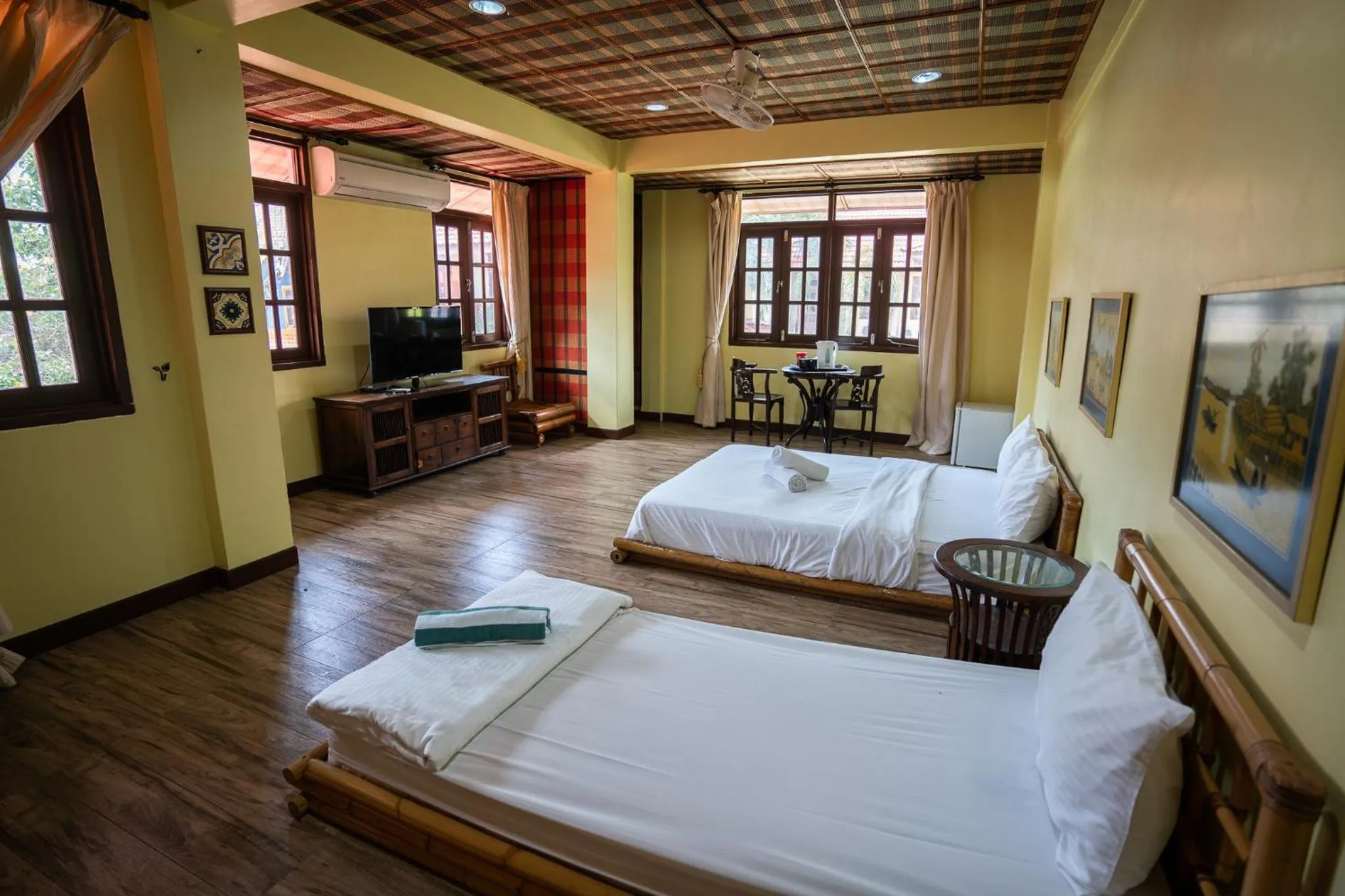 Photo of the whole room, Bed in Lost Paradise Resort