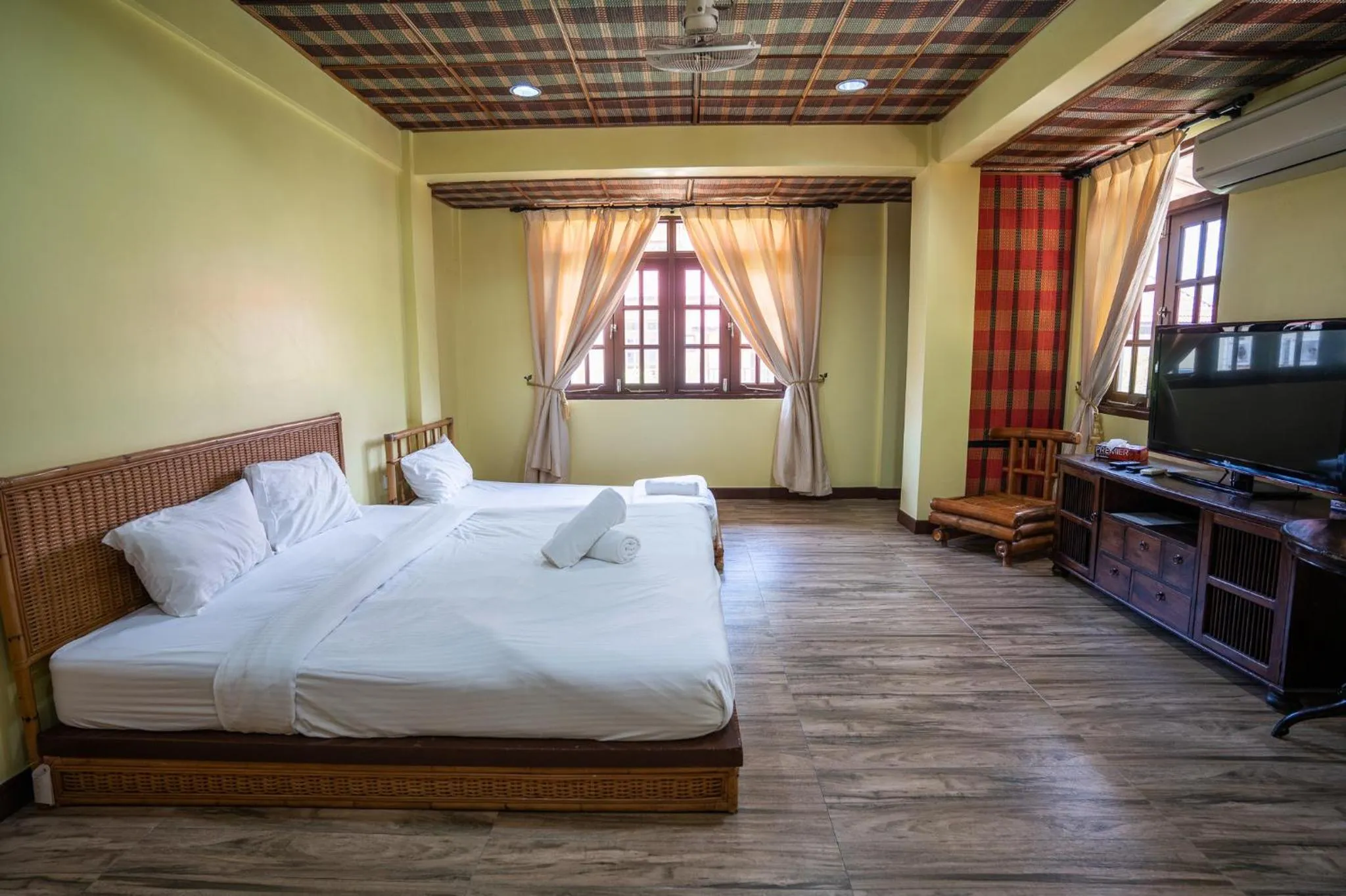 Photo of the whole room, Bed in Lost Paradise Resort