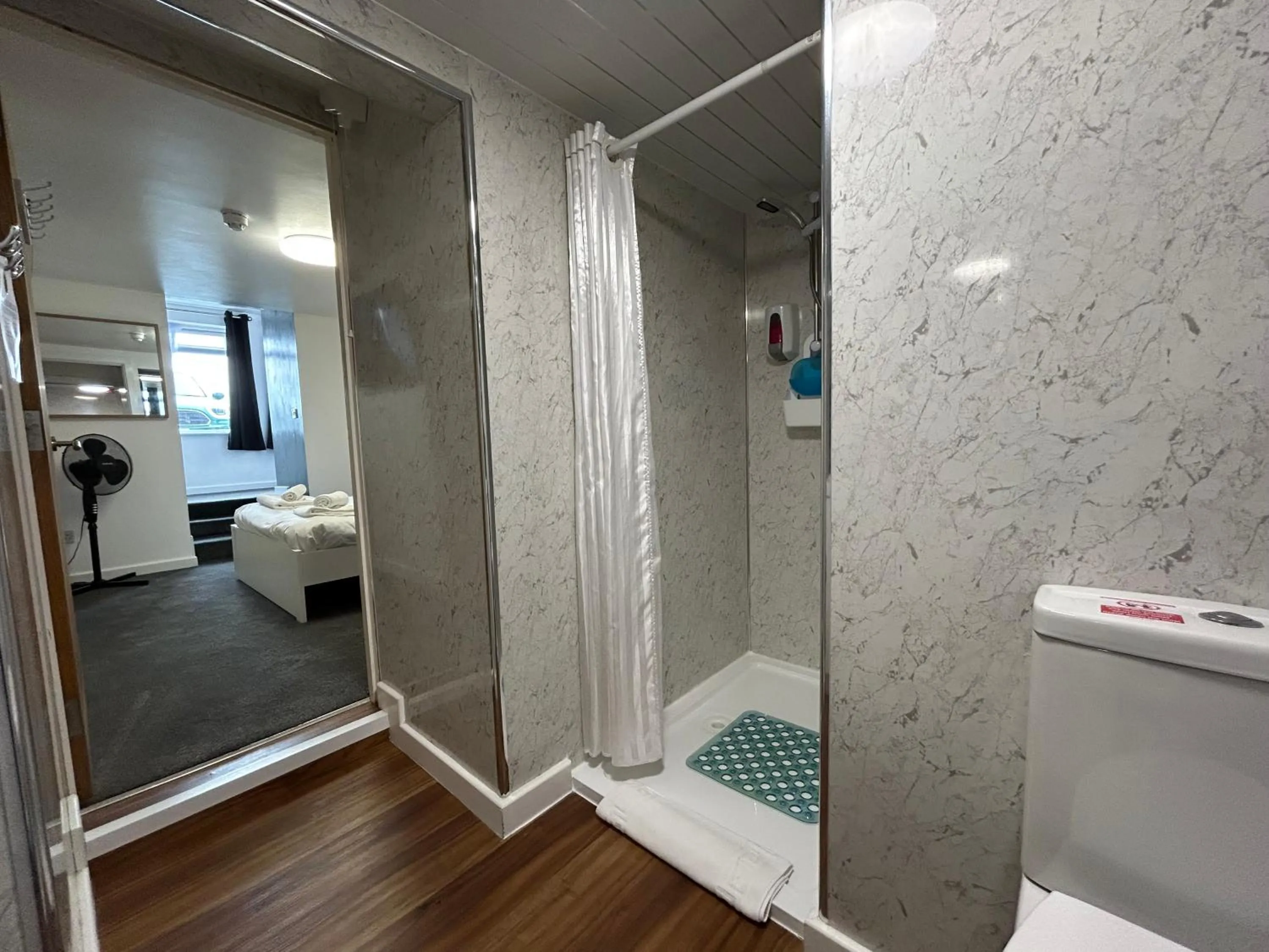 Shower in The Royal Clarence Hotel (on the Seafront)