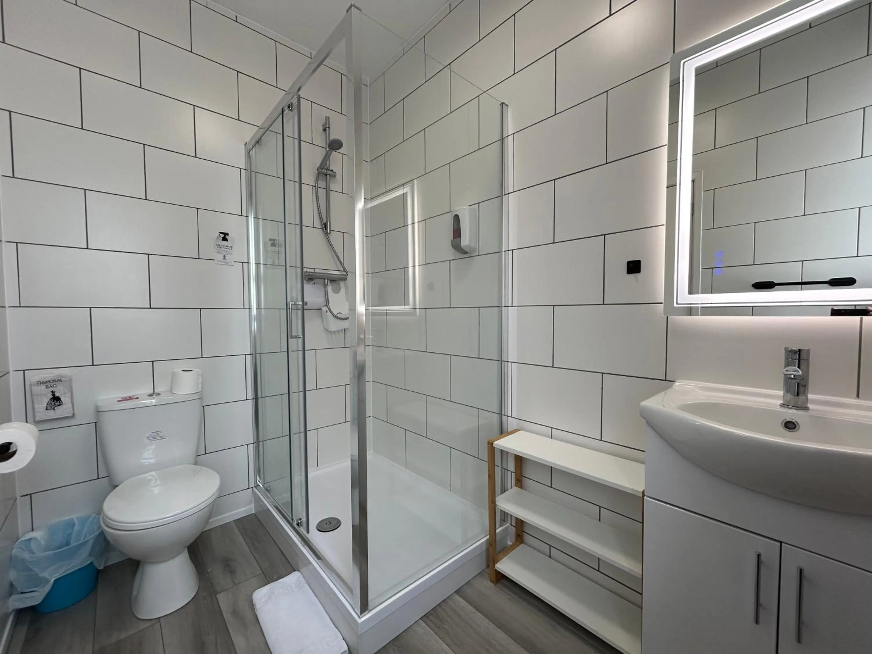 Shower in The Royal Clarence Hotel (on the Seafront)