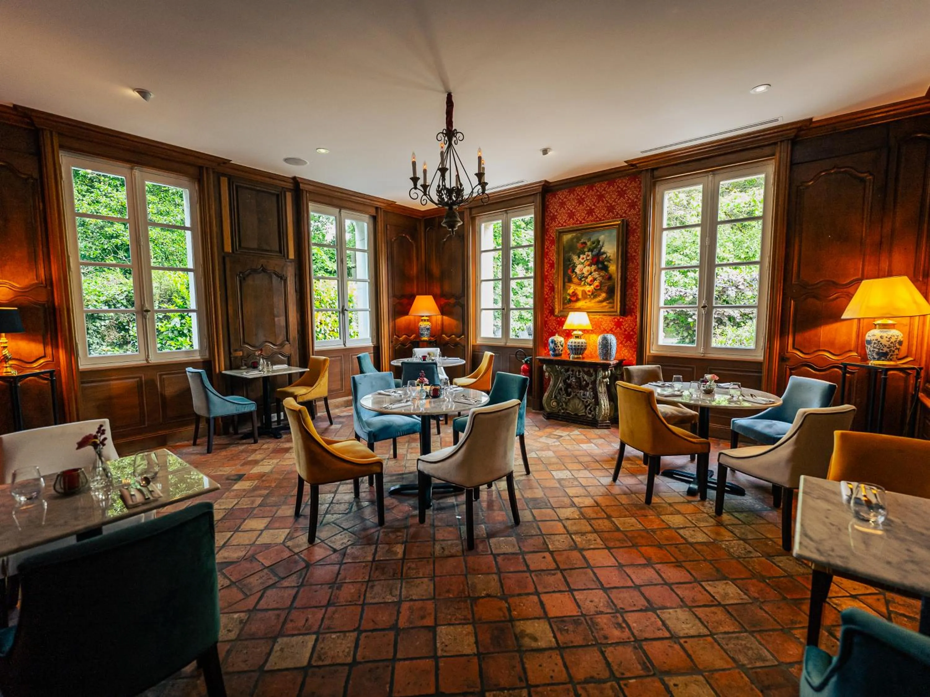 Restaurant/places to eat in Château de Candie