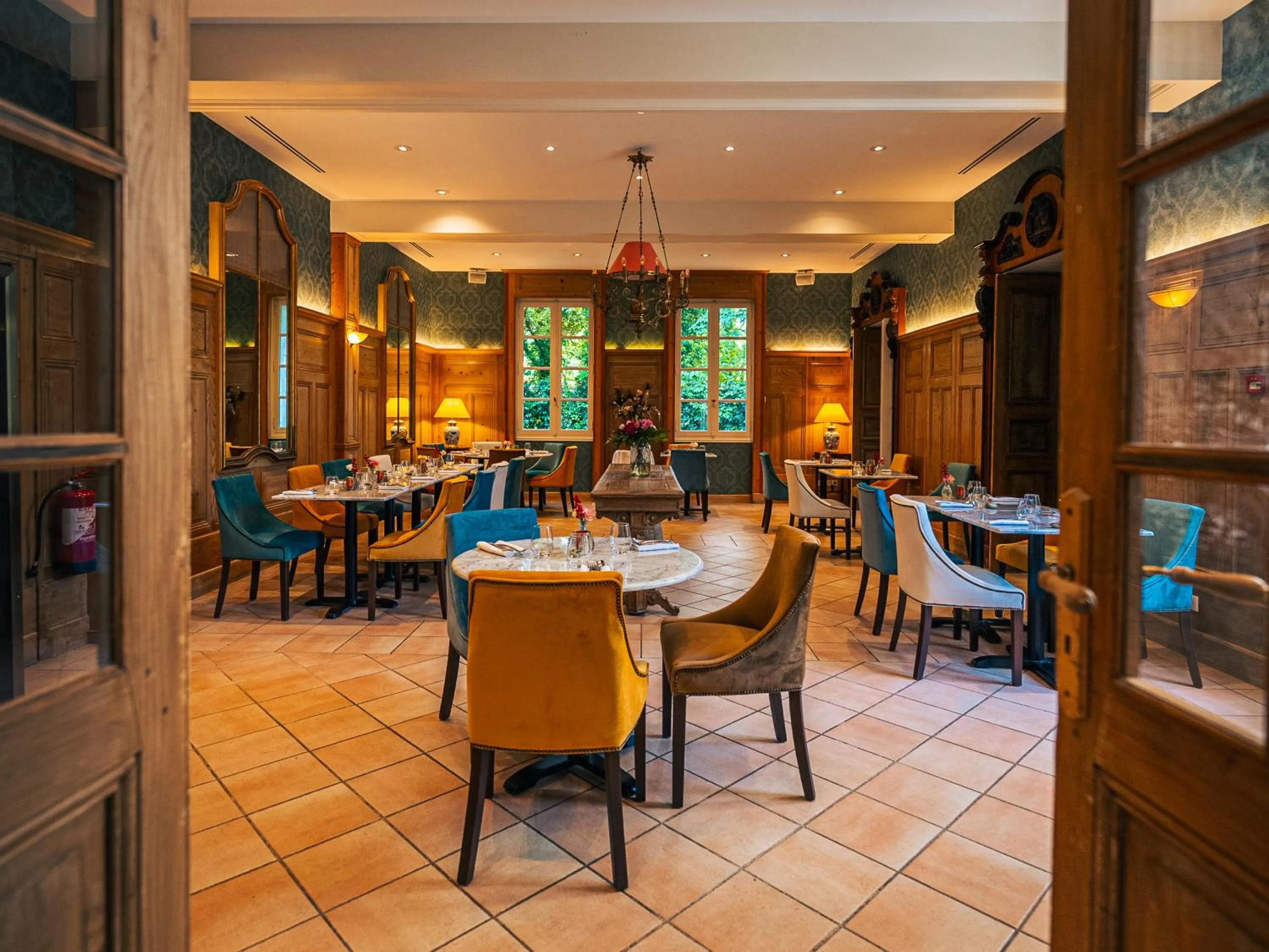 Restaurant/places to eat in Château de Candie