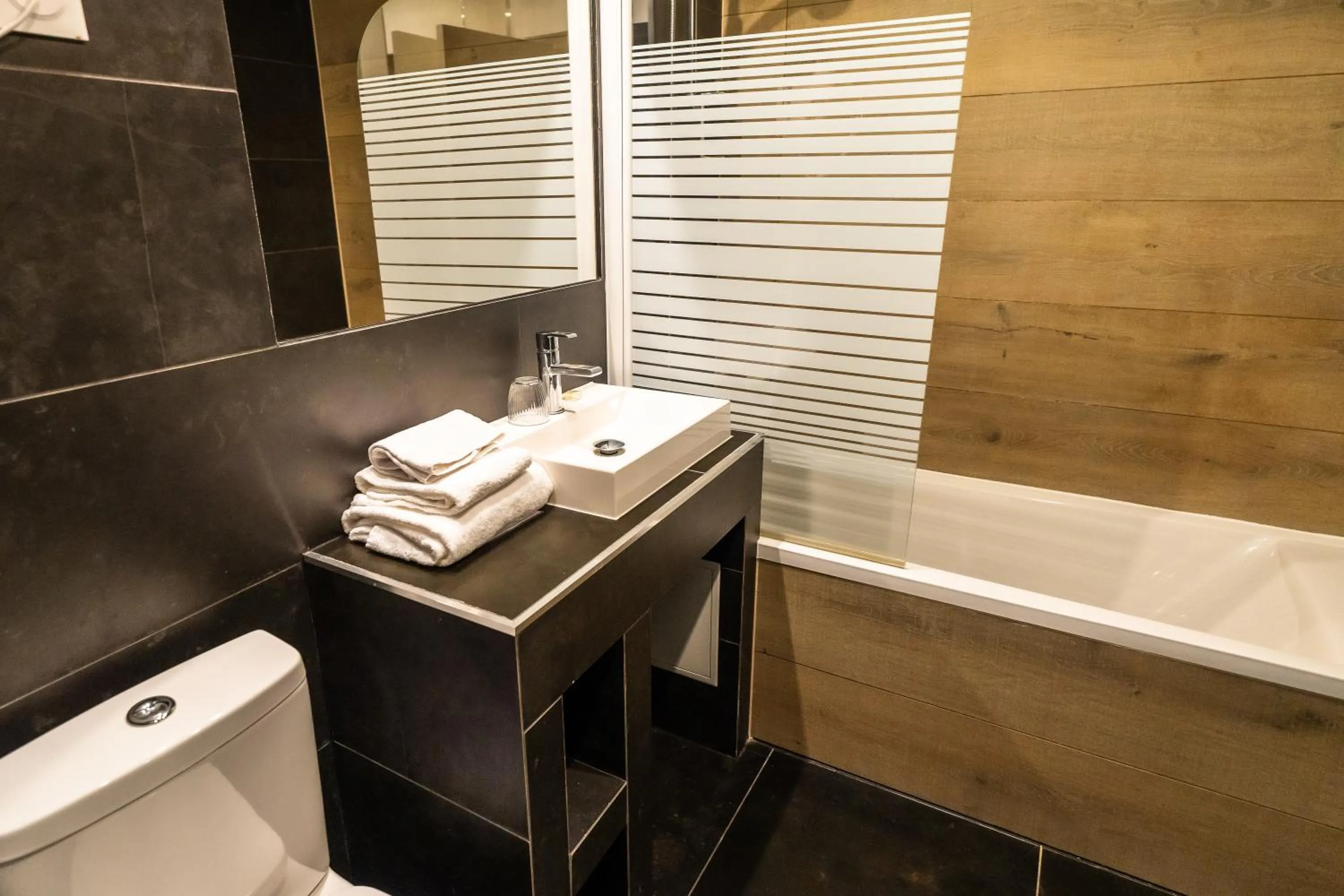 Bathroom in Brueghel