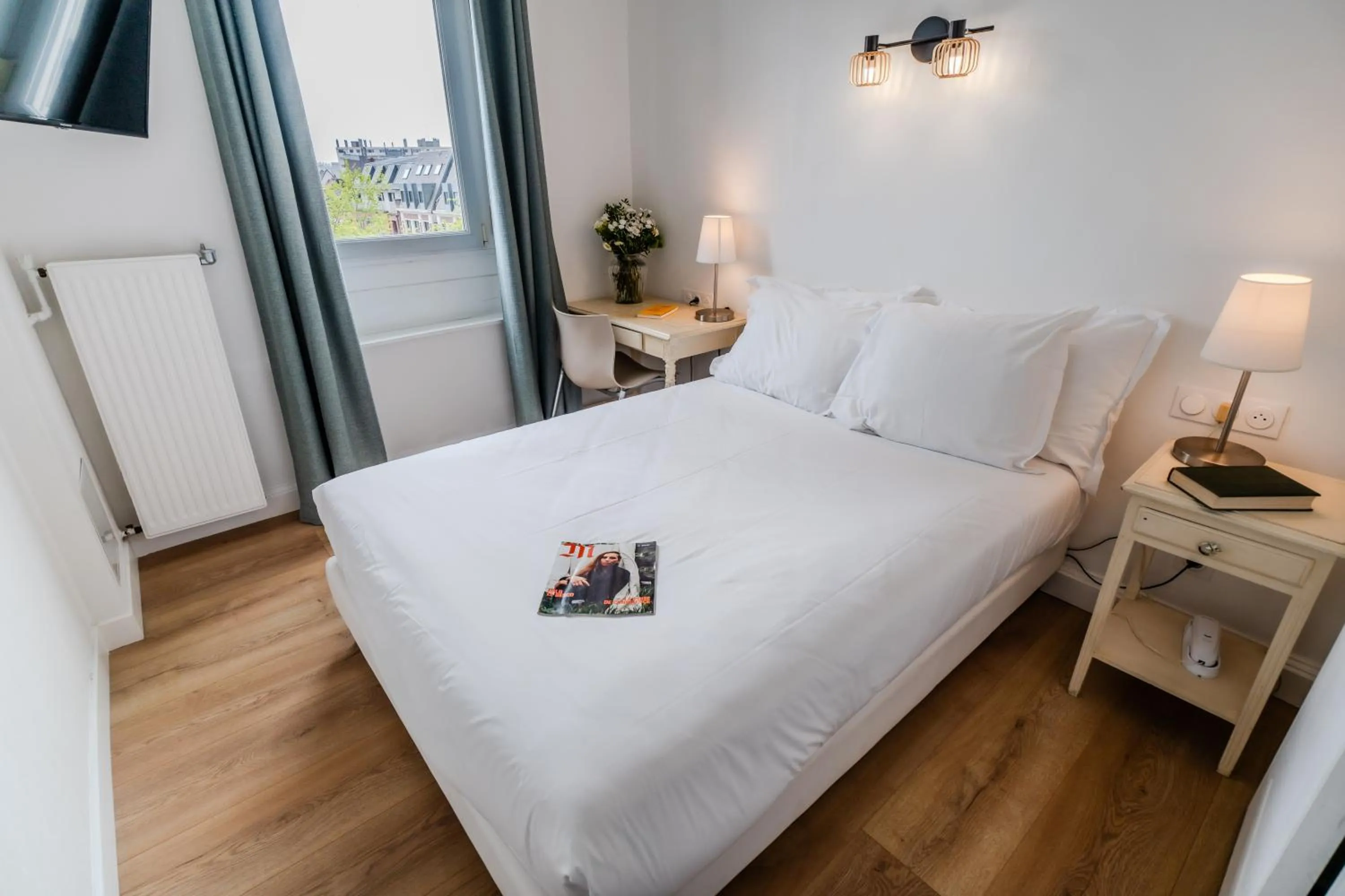 Property building, Bed in Brueghel