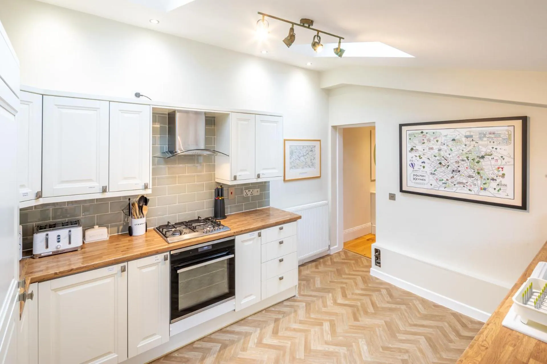 pet friendly in The Railway Inn MK - Victorian 3-Bedroom Home with Sauna, Jacuzzi Bath, FAST WI-FI & Free Parking