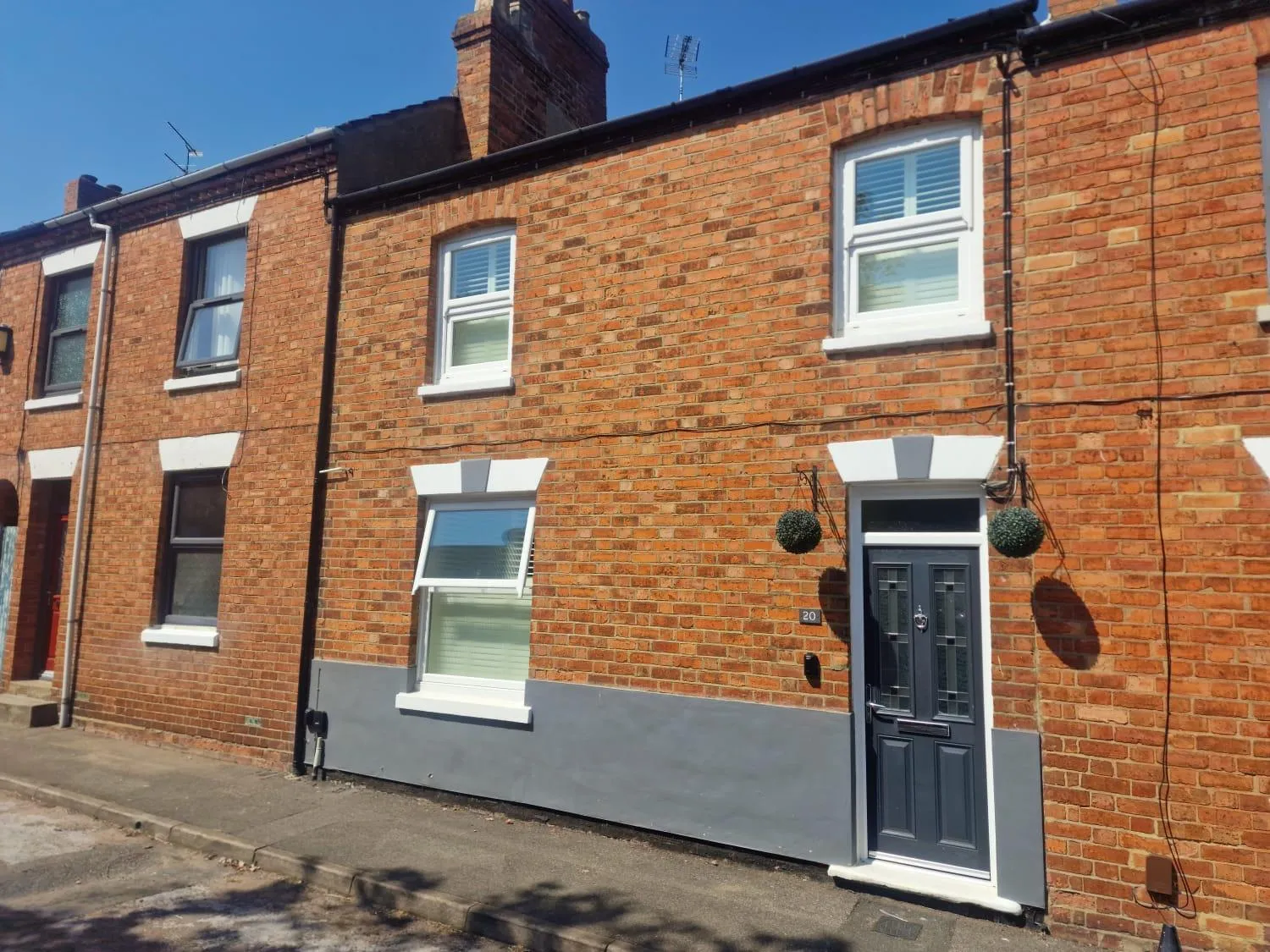 Property building in The Railway Inn MK - Victorian 3-Bedroom Home with Sauna, Jacuzzi Bath, FAST WI-FI & Free Parking