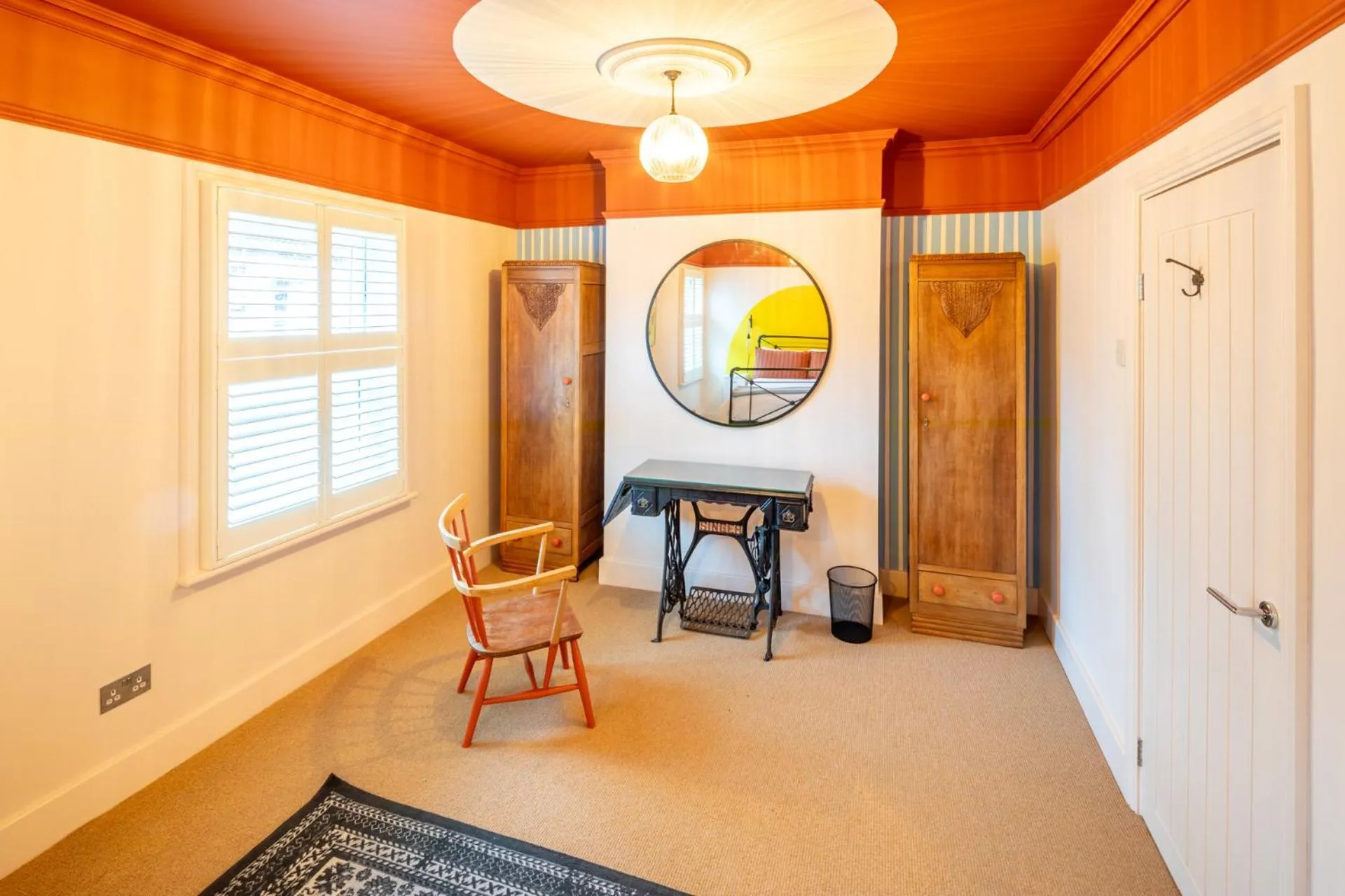 wardrobe in The Railway Inn MK - Victorian 3-Bedroom Home with Sauna, Jacuzzi Bath, FAST WI-FI & Free Parking