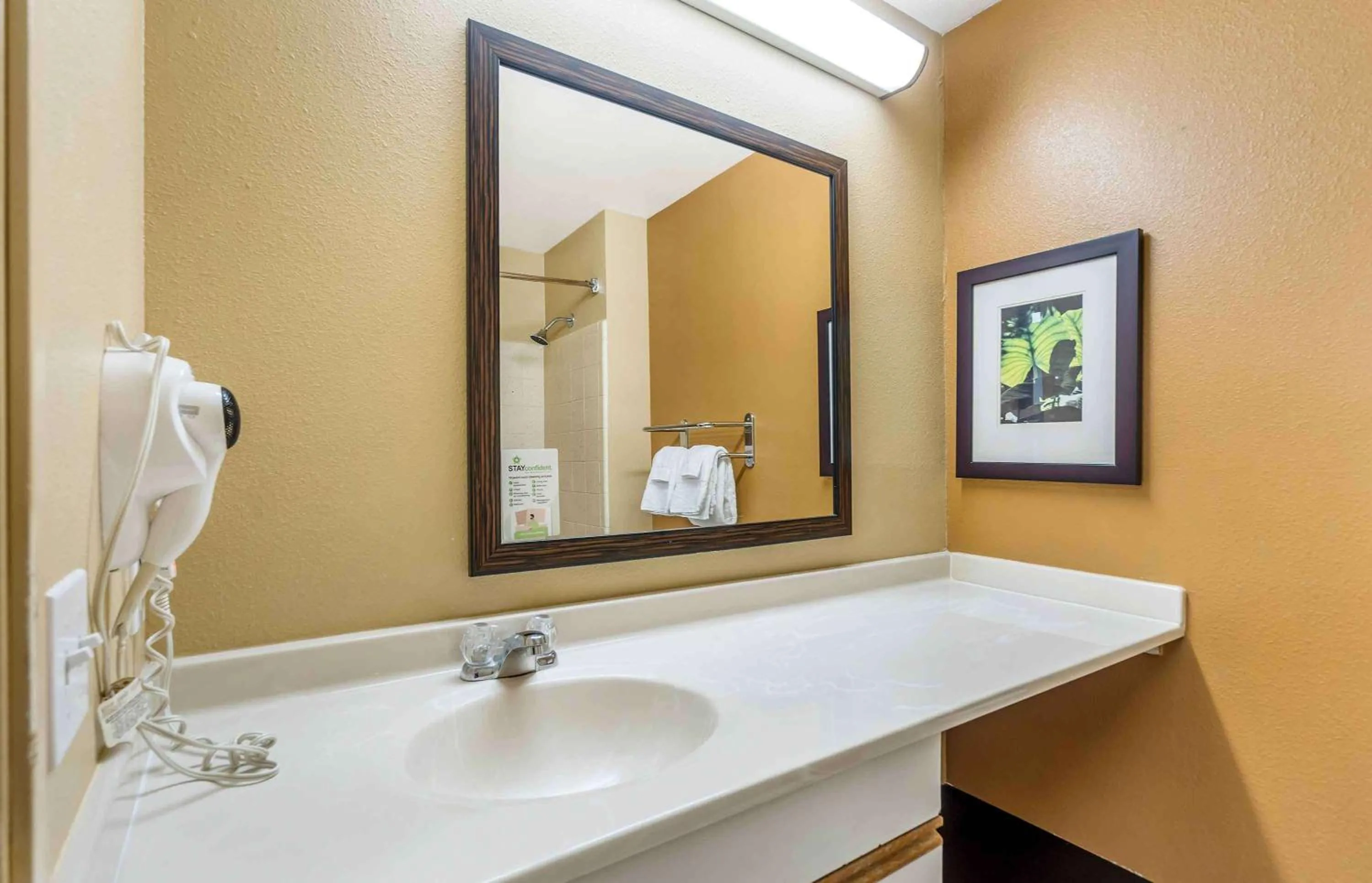 Bathroom in Extended Stay America Select Suites - Chicago - Naperville - East