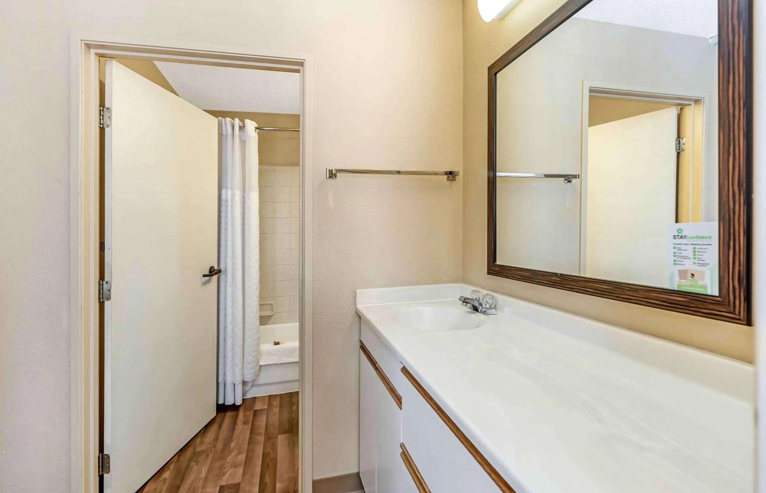 Bathroom in Extended Stay America Select Suites - Chicago - Naperville - East
