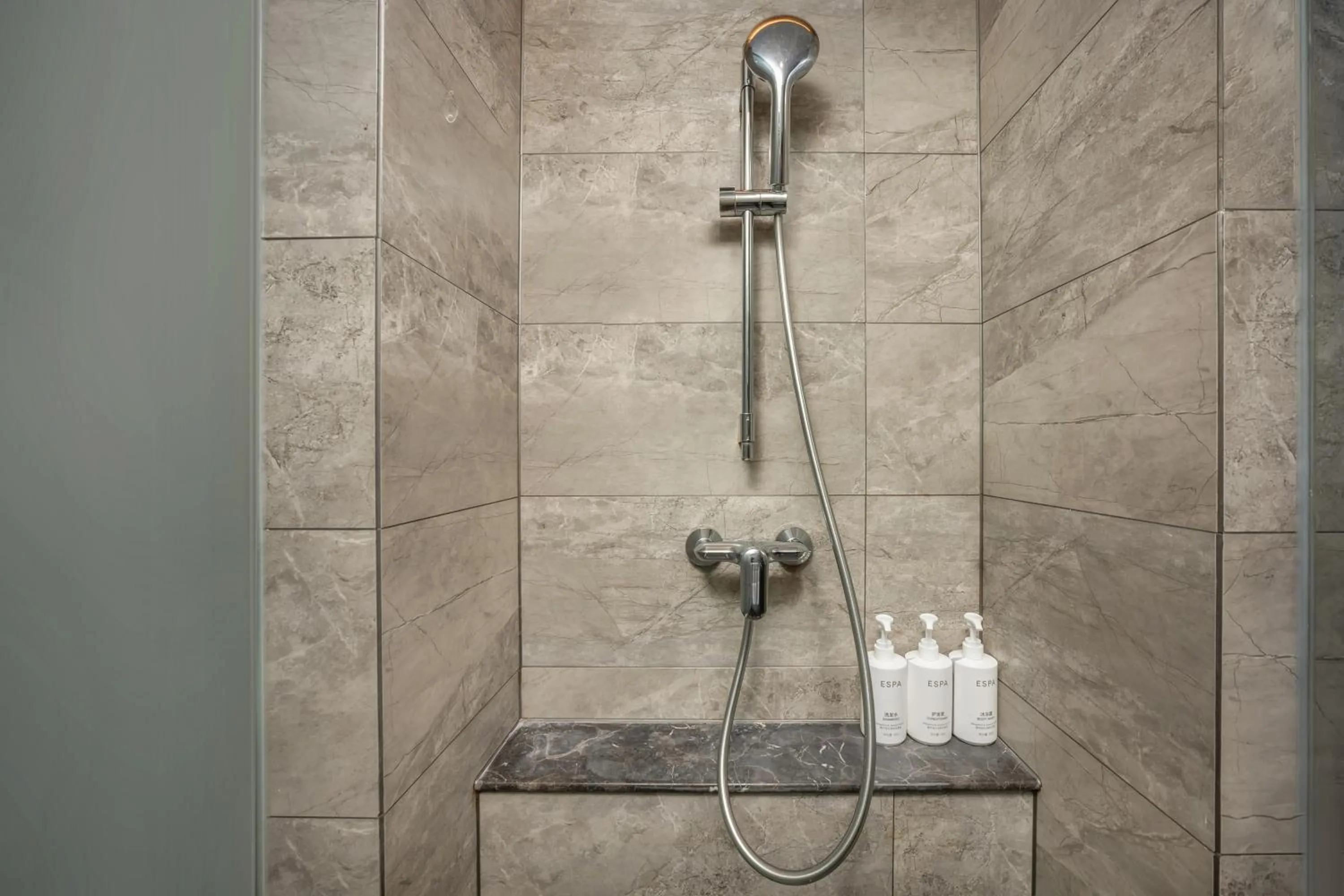 Atour Hotel Weihai City Center