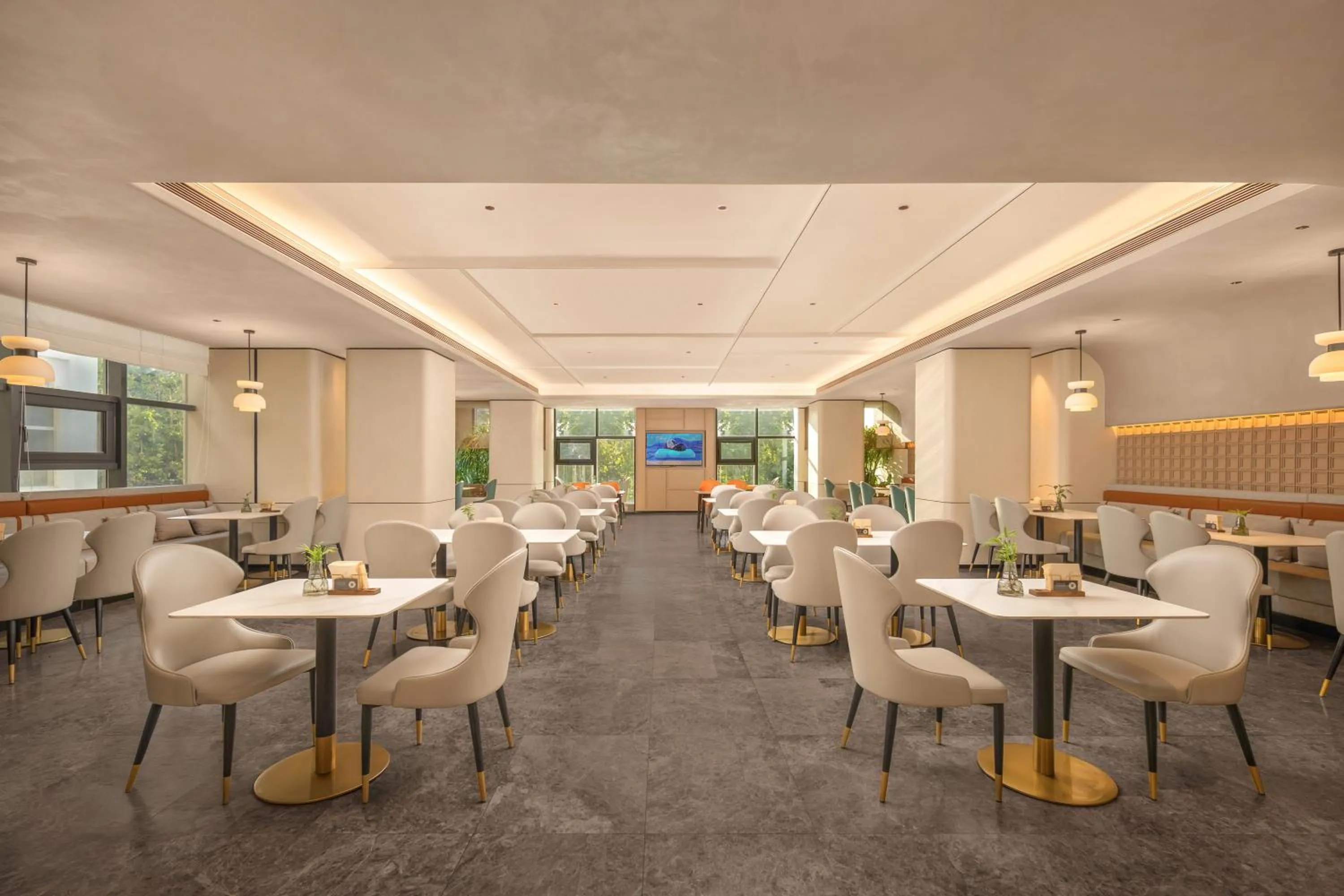 Restaurant/places to eat in Atour Hotel Weihai City Center