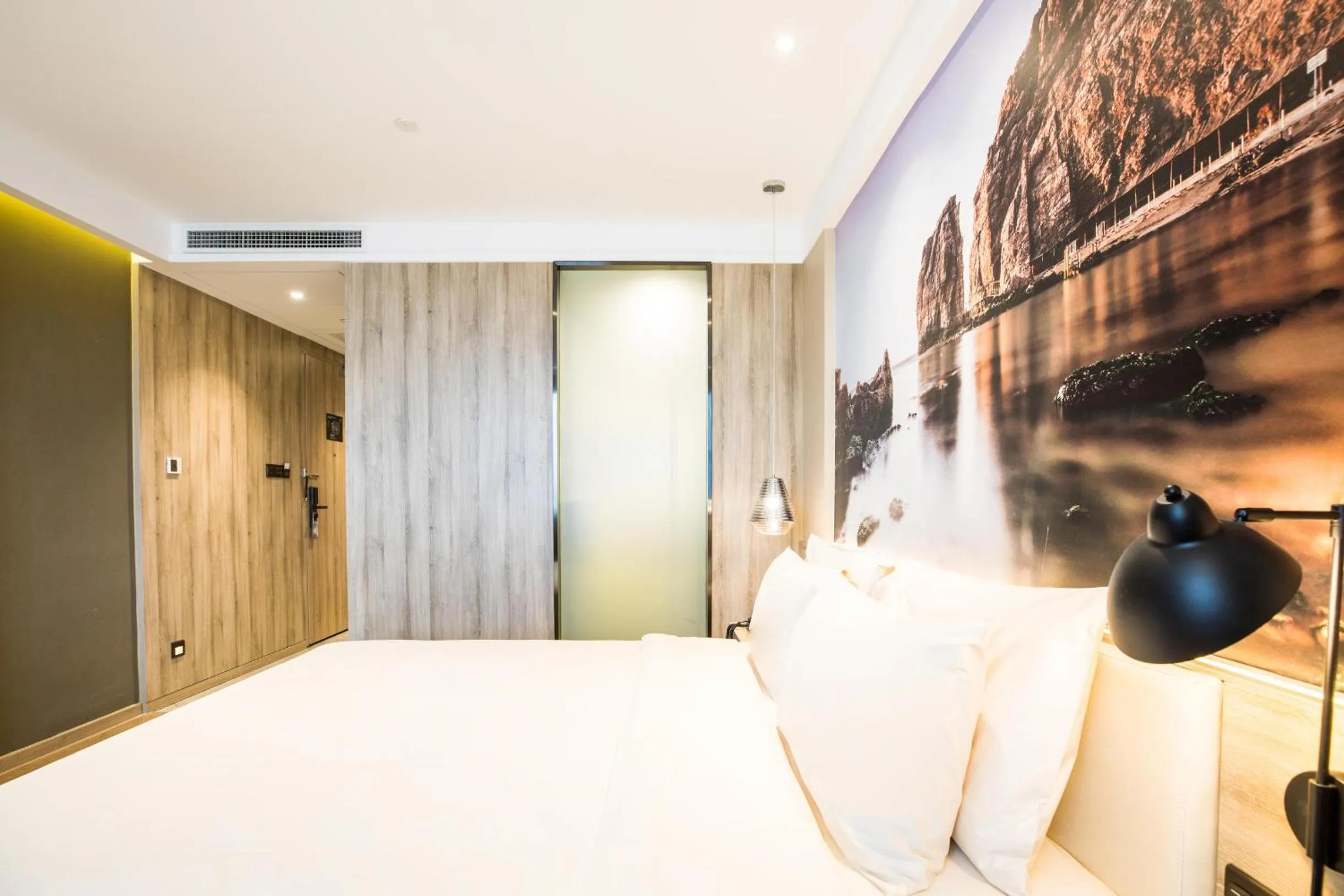 Bed in Atour Hotel Weihai City Center