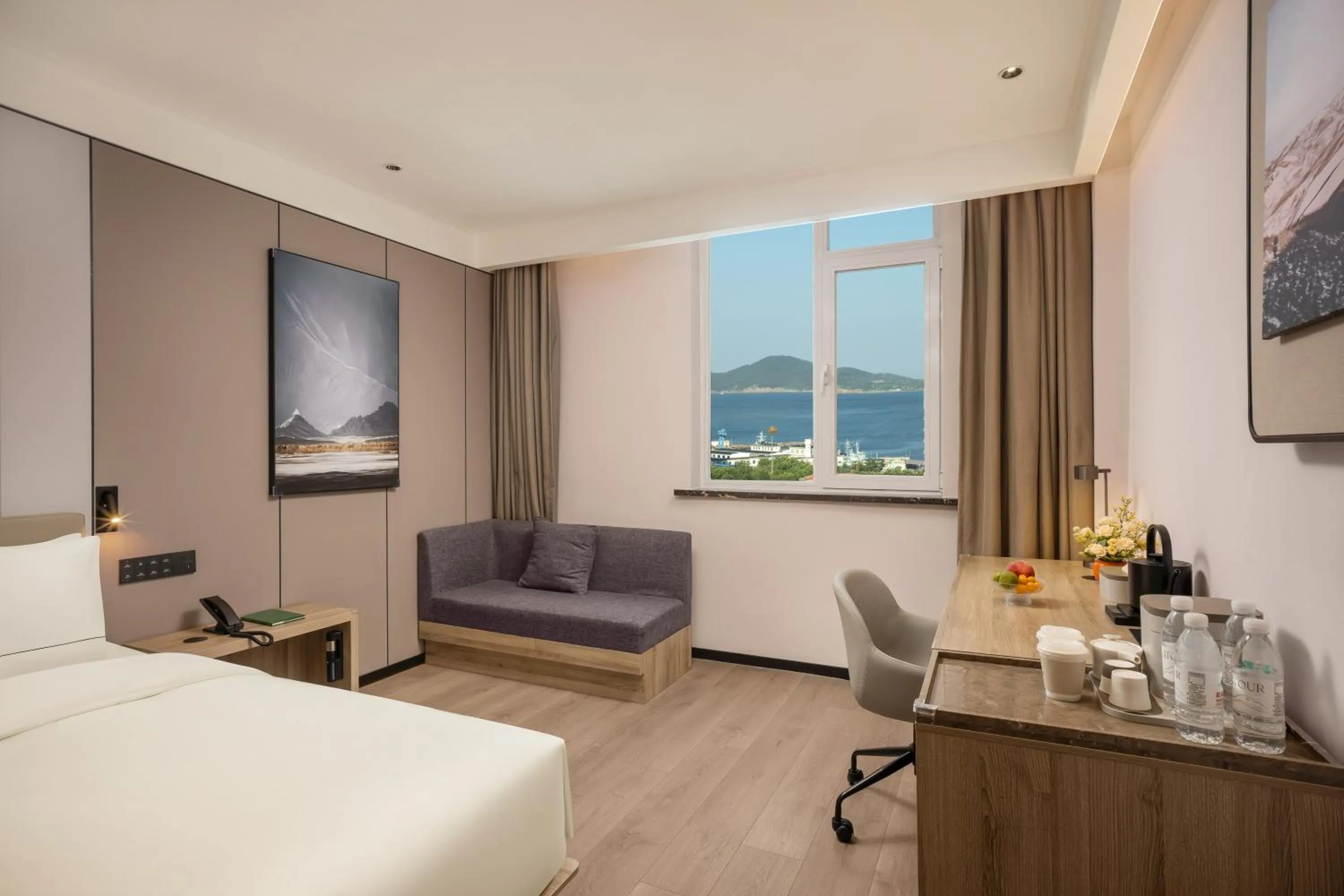 Bed in Atour Hotel Weihai City Center