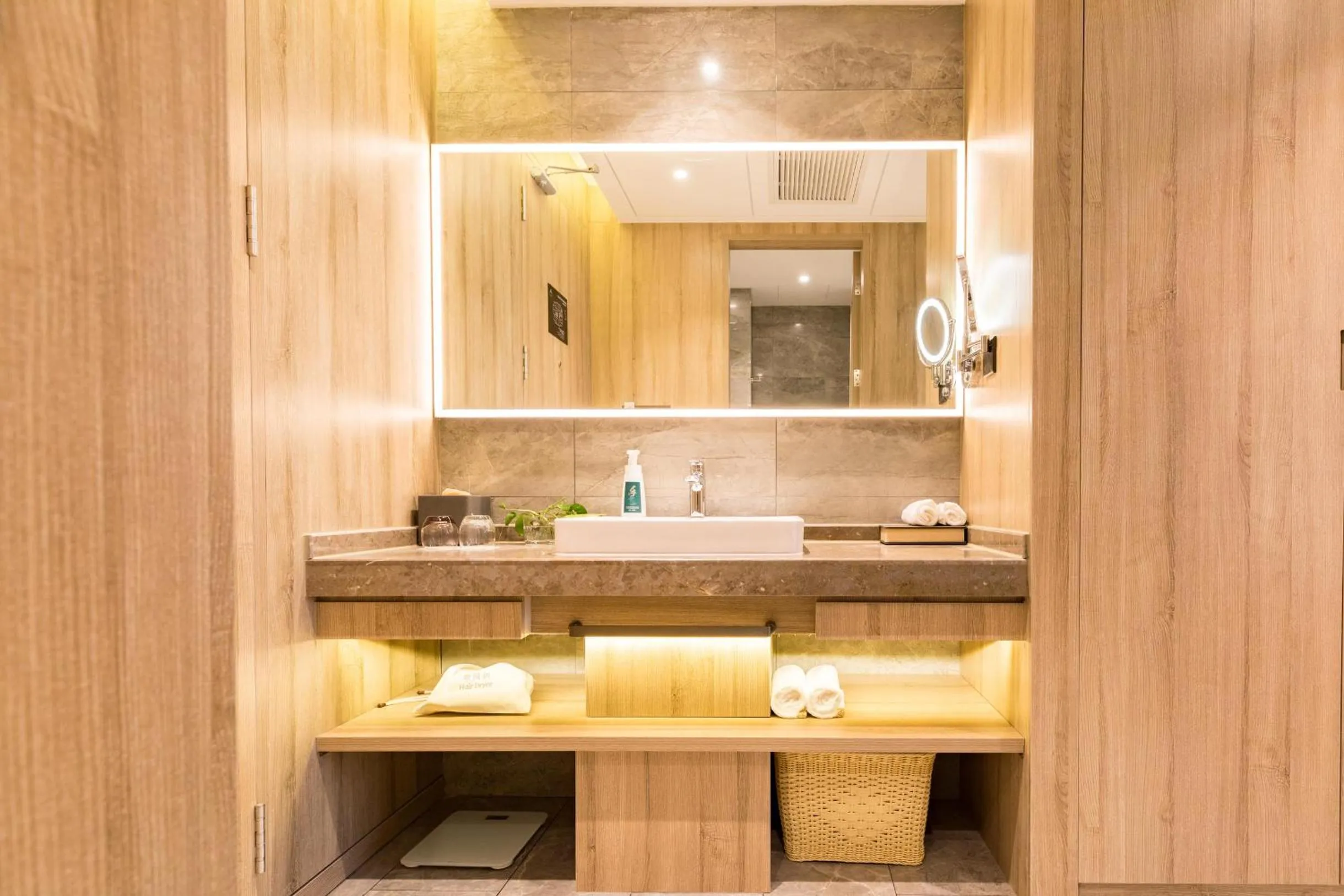 Atour Hotel Weihai City Center