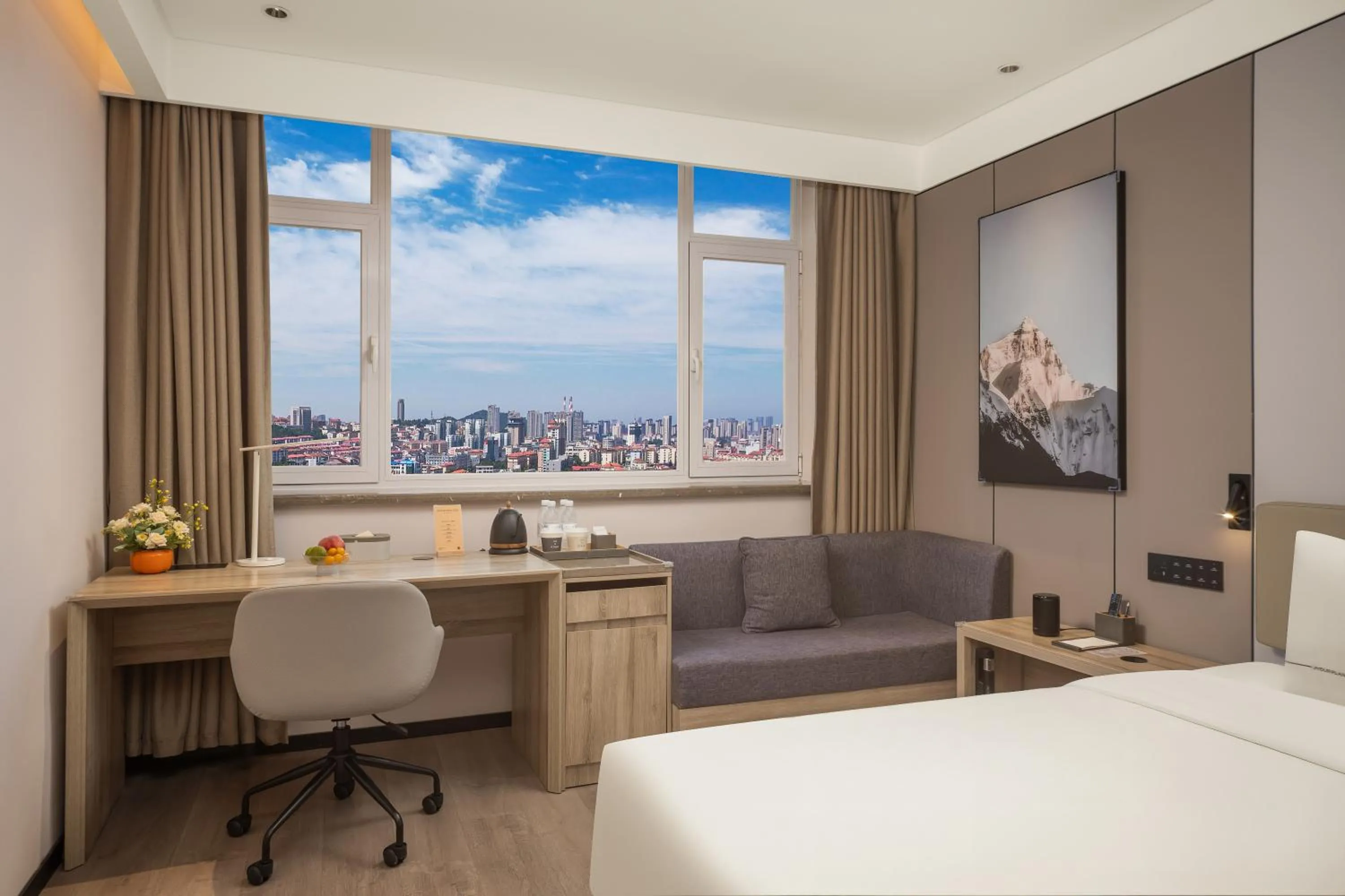 Atour Hotel Weihai City Center