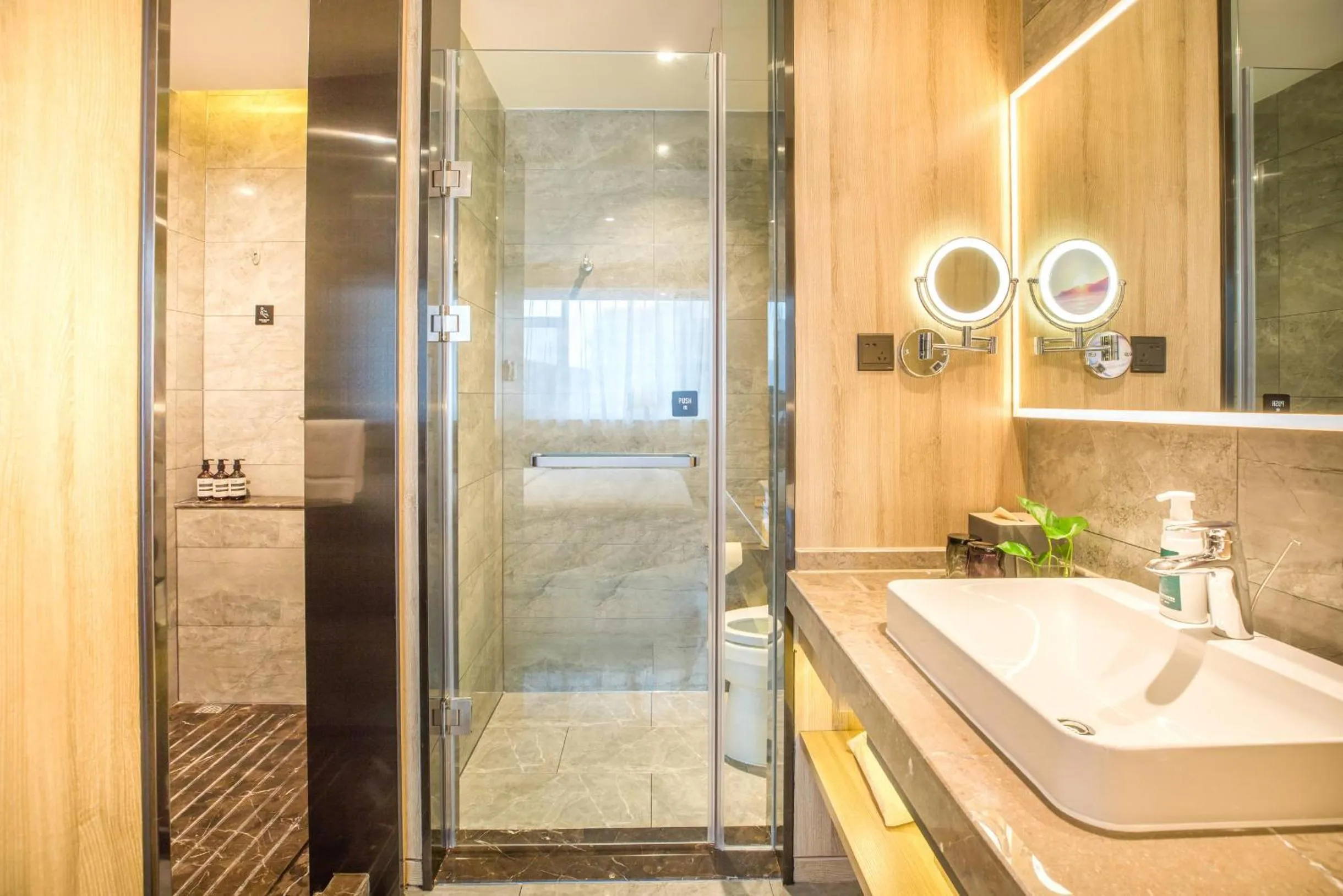 Atour Hotel Weihai City Center