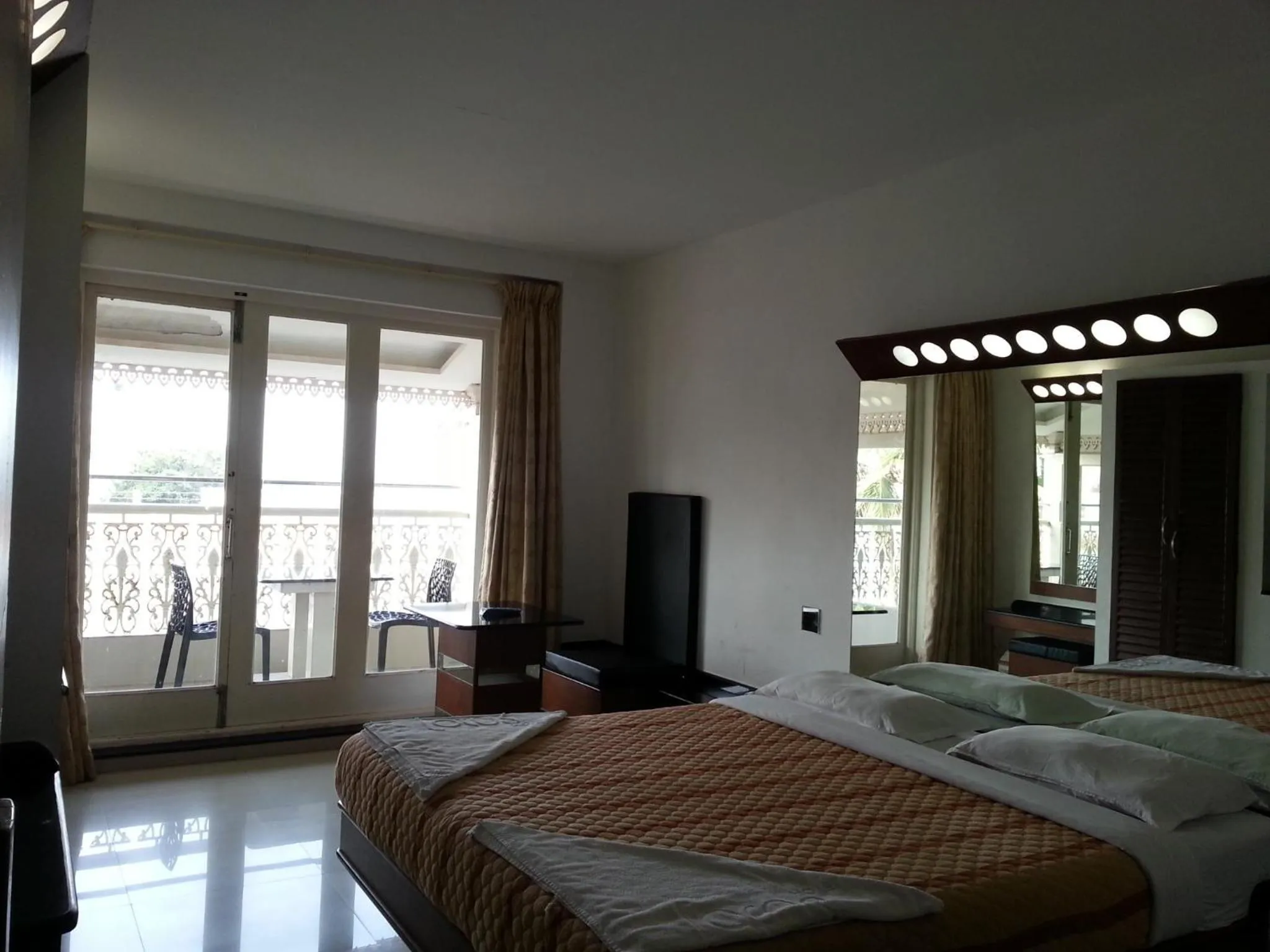 Day, Bed in Lotus Bay View Hotel