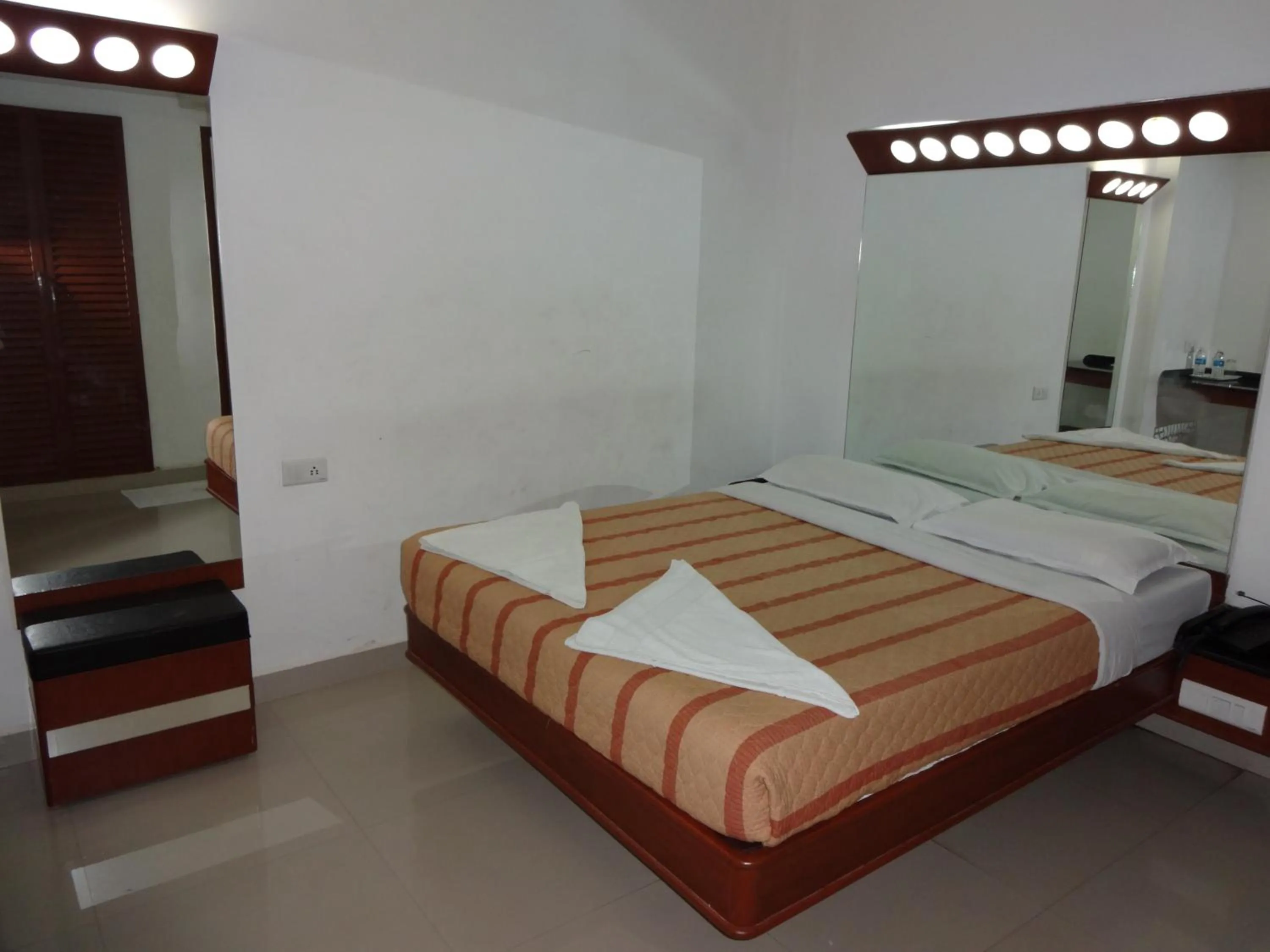 Photo of the whole room, Bed in Lotus Bay View Hotel