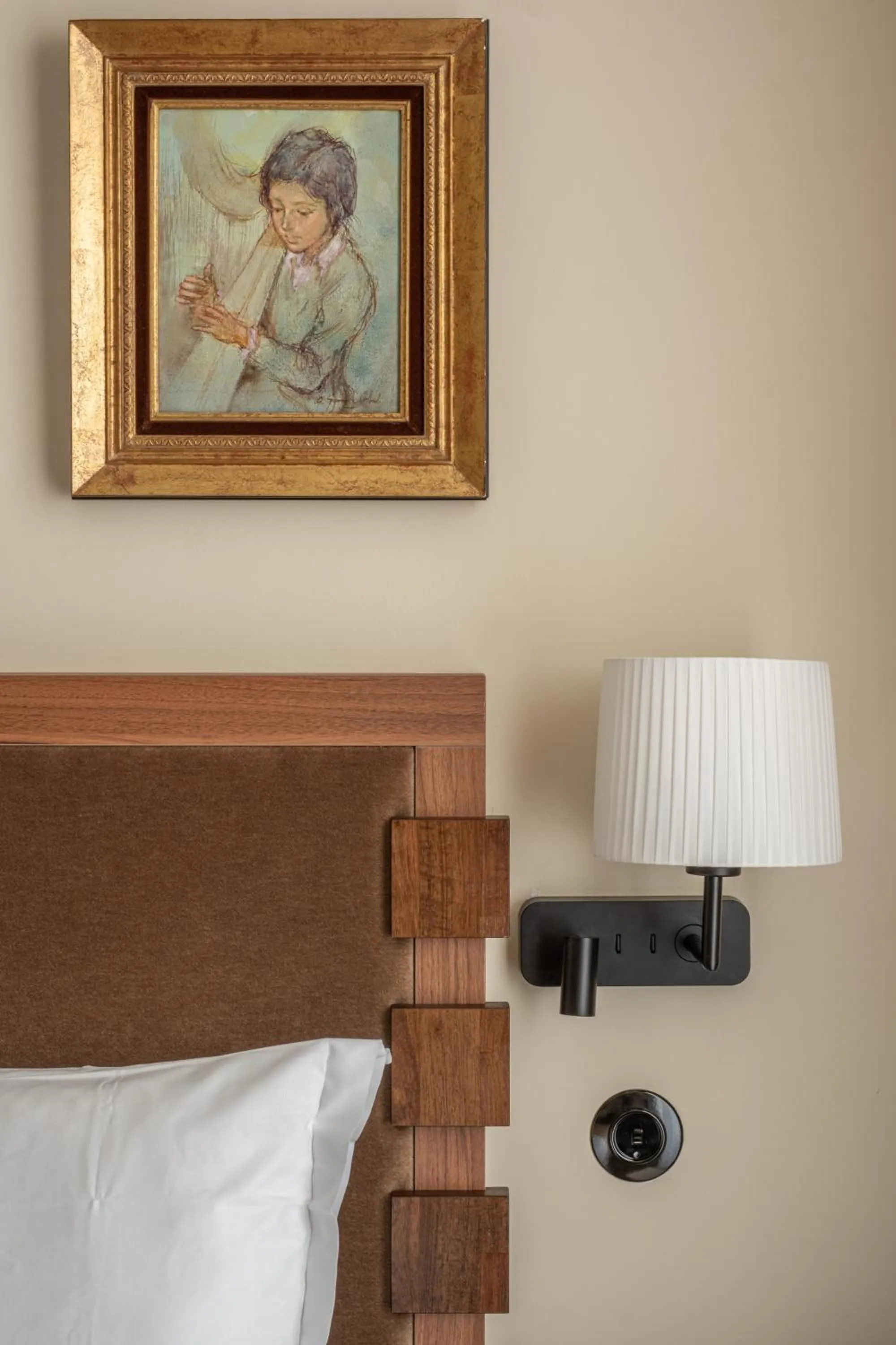 Decorative detail, Bed in Le Petit Belloy