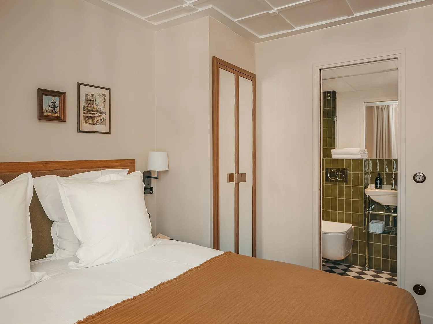 Bedroom, Bed in Hôtel du Savoir