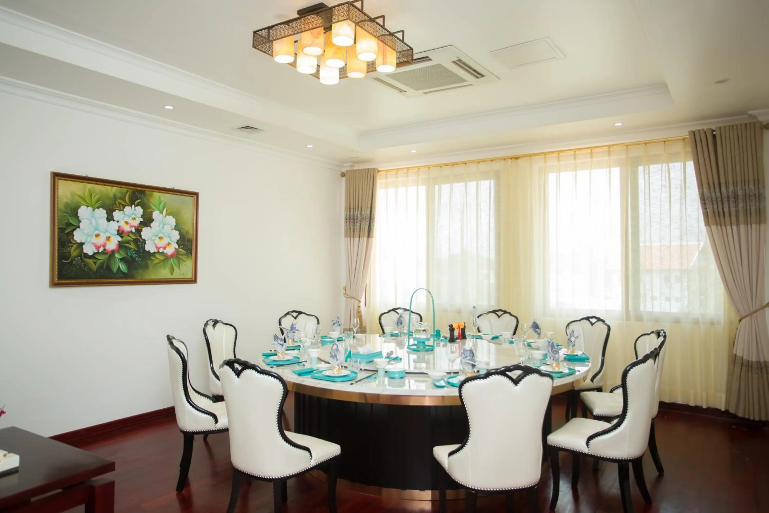 Restaurant/places to eat in 36Manor International Sport Hotel