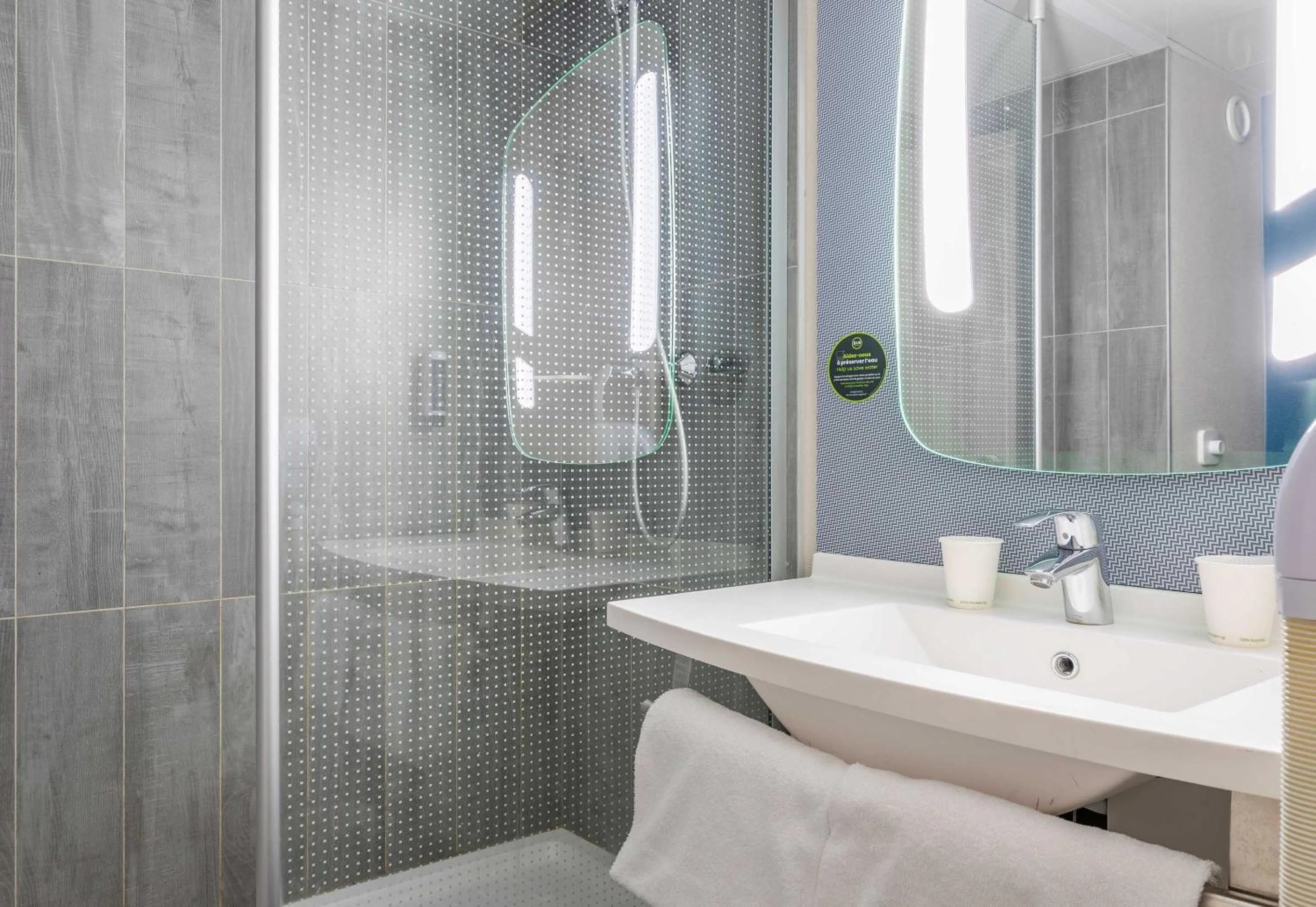 Bathroom in B&B HOTEL Marseille Bonneveine