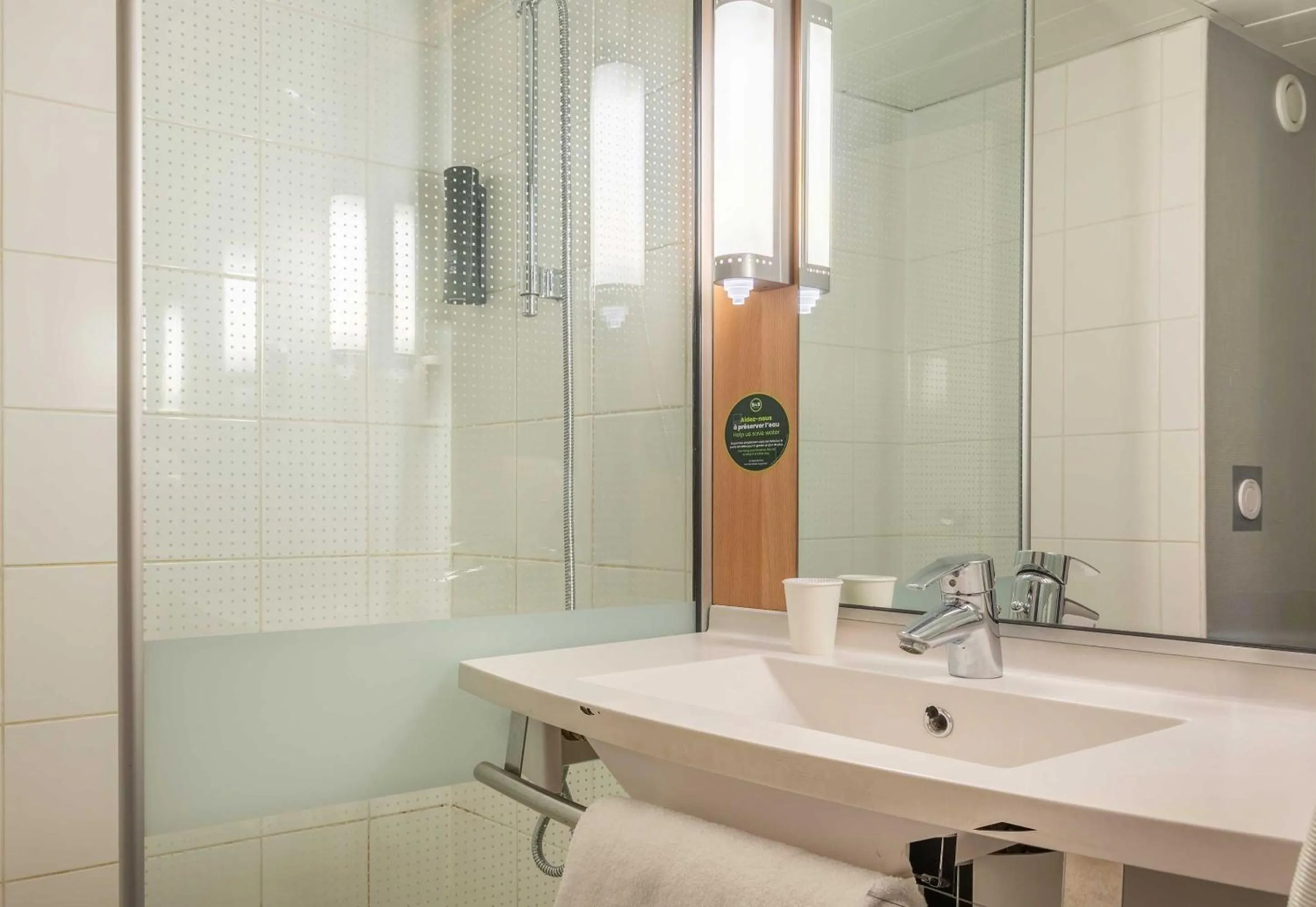 Bathroom in B&B HOTEL Marseille Bonneveine