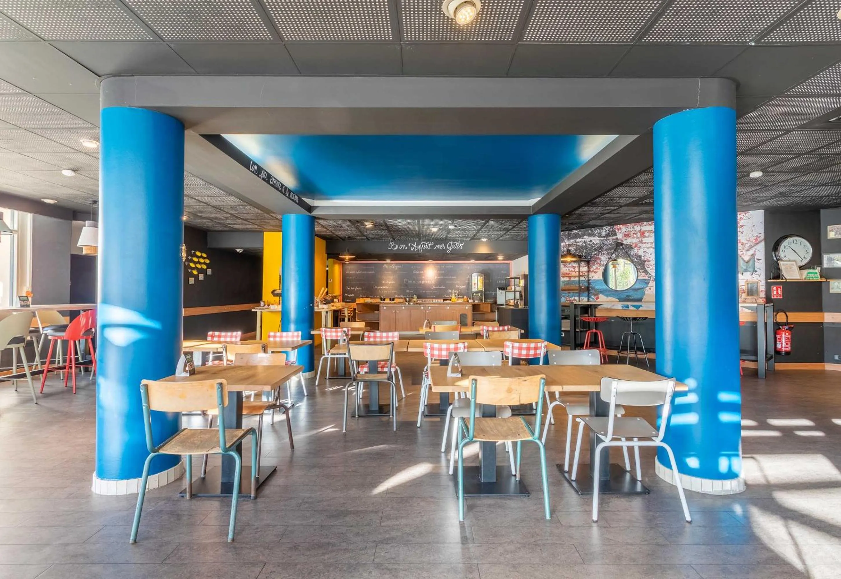 Restaurant/places to eat in B&B HOTEL Marseille Bonneveine