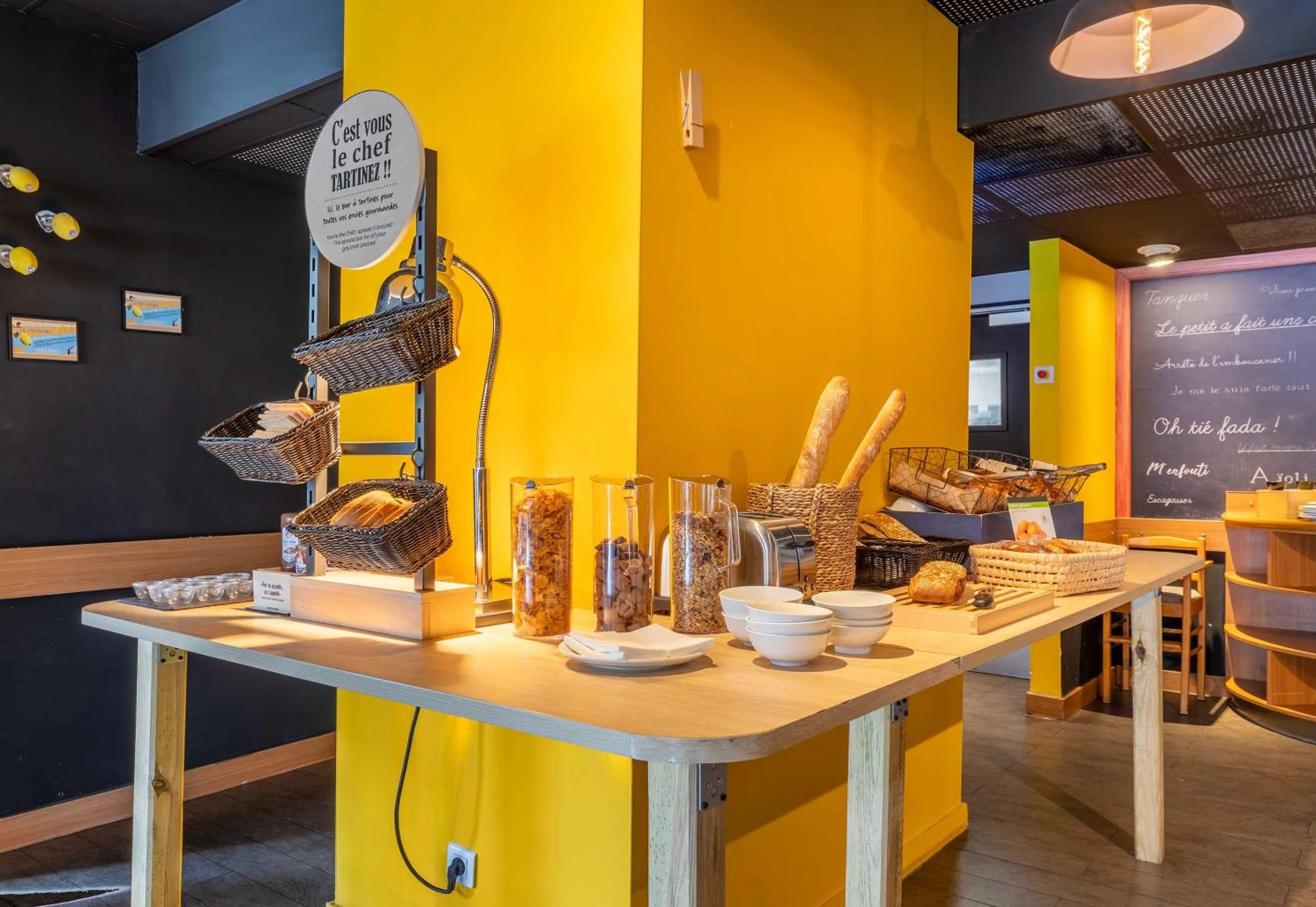 Buffet breakfast in B&B HOTEL Marseille Bonneveine