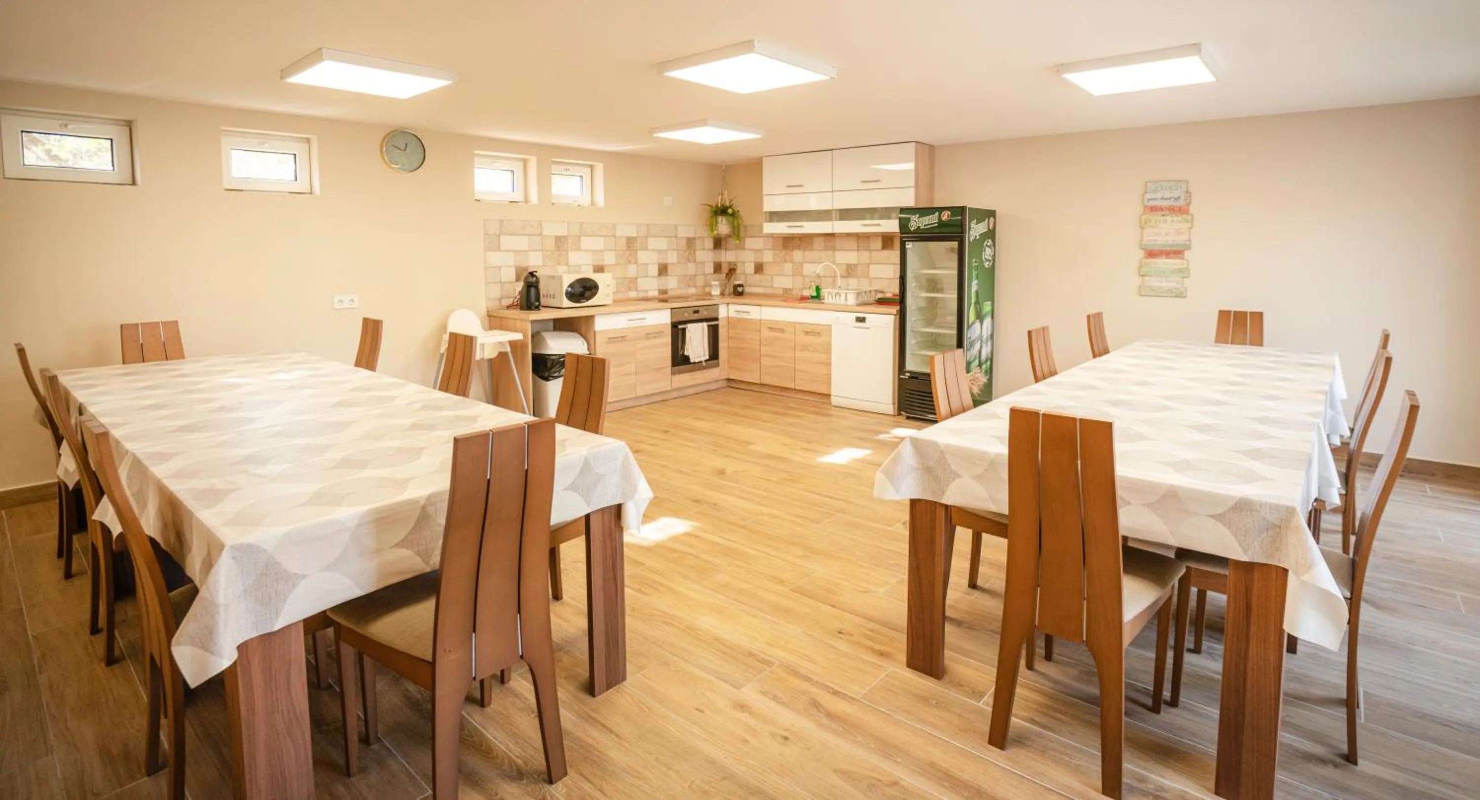 Restaurant/places to eat in Anna-Lak