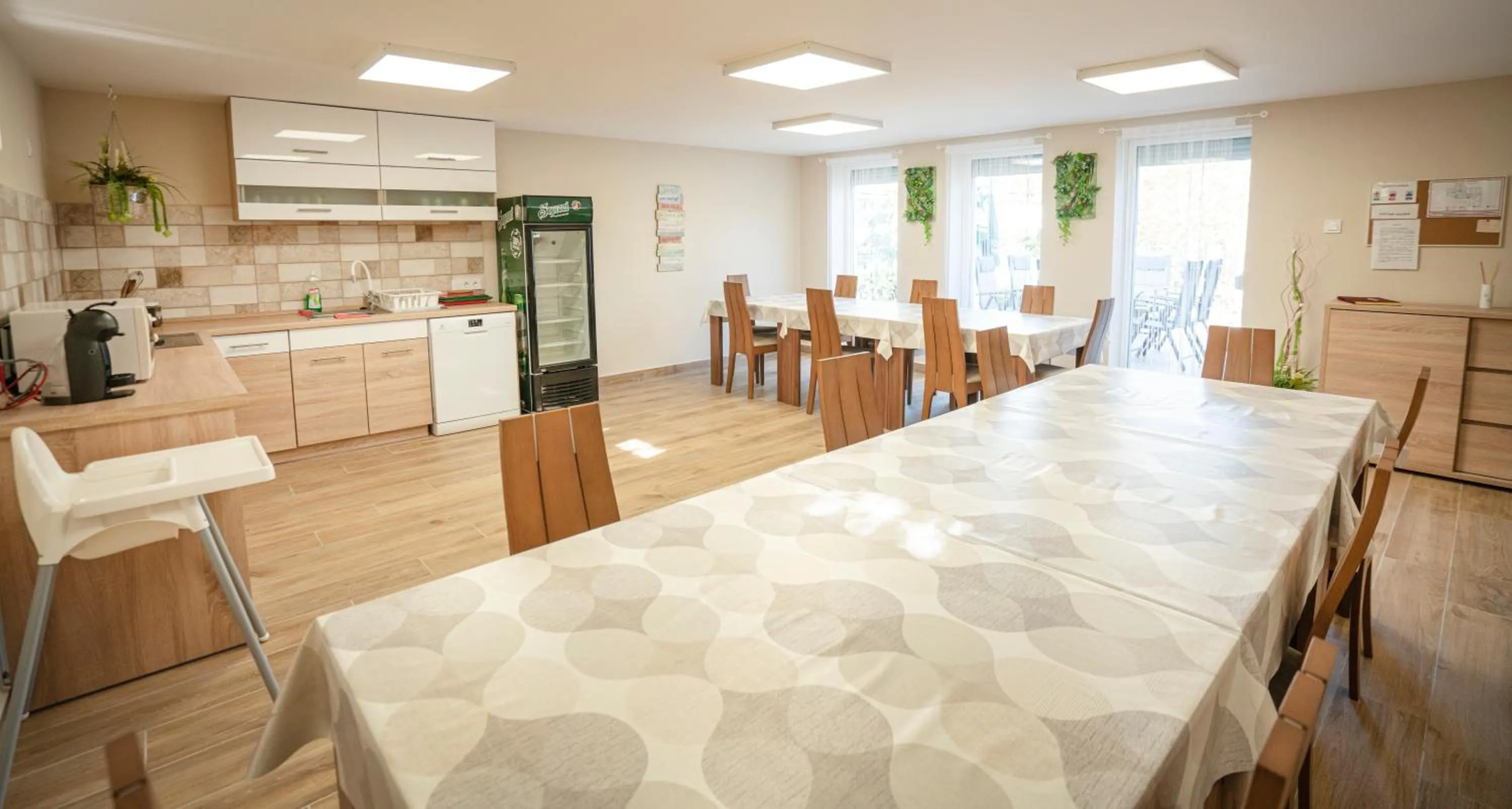 Restaurant/places to eat in Anna-Lak