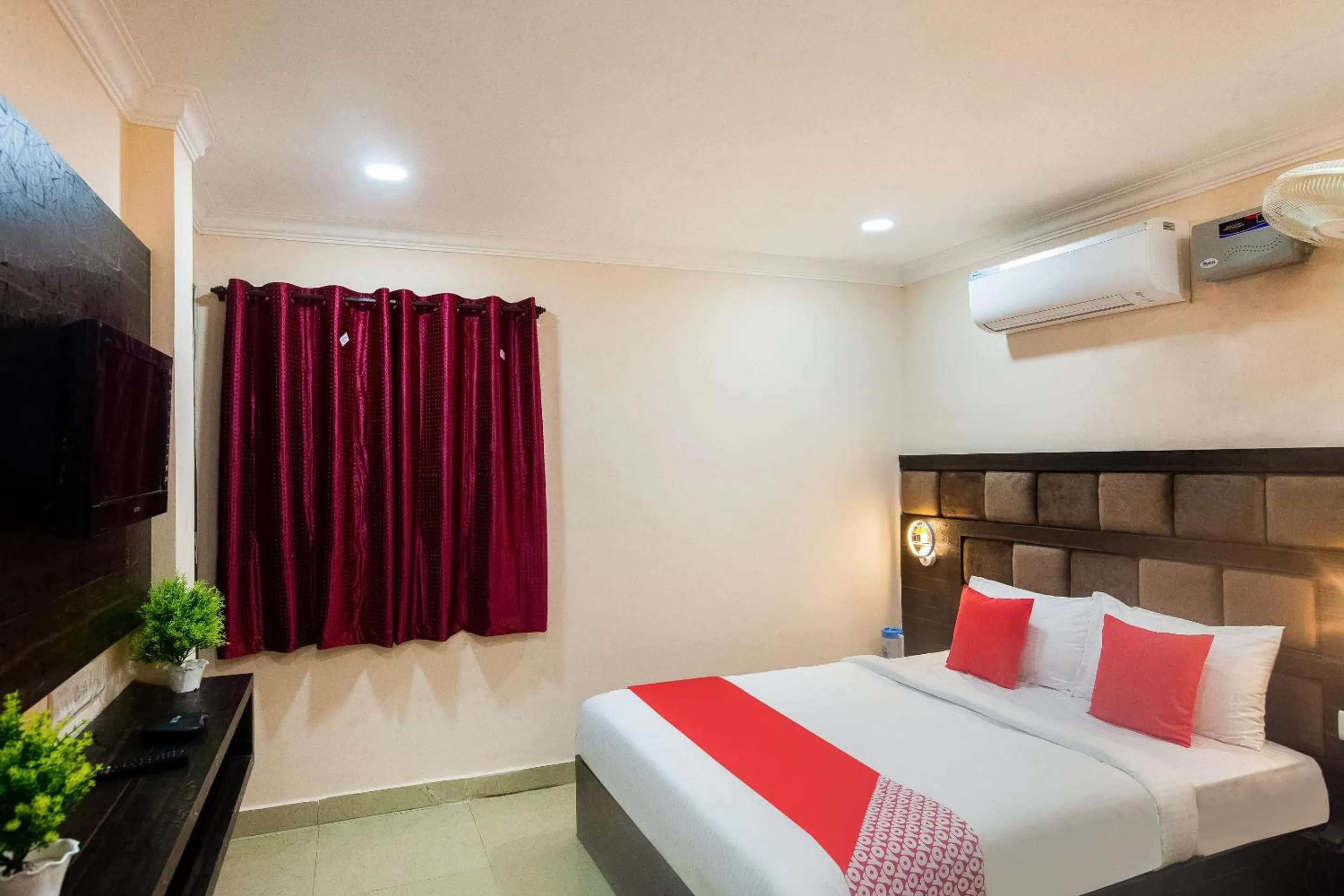 Bedroom in Hotel Park Tower