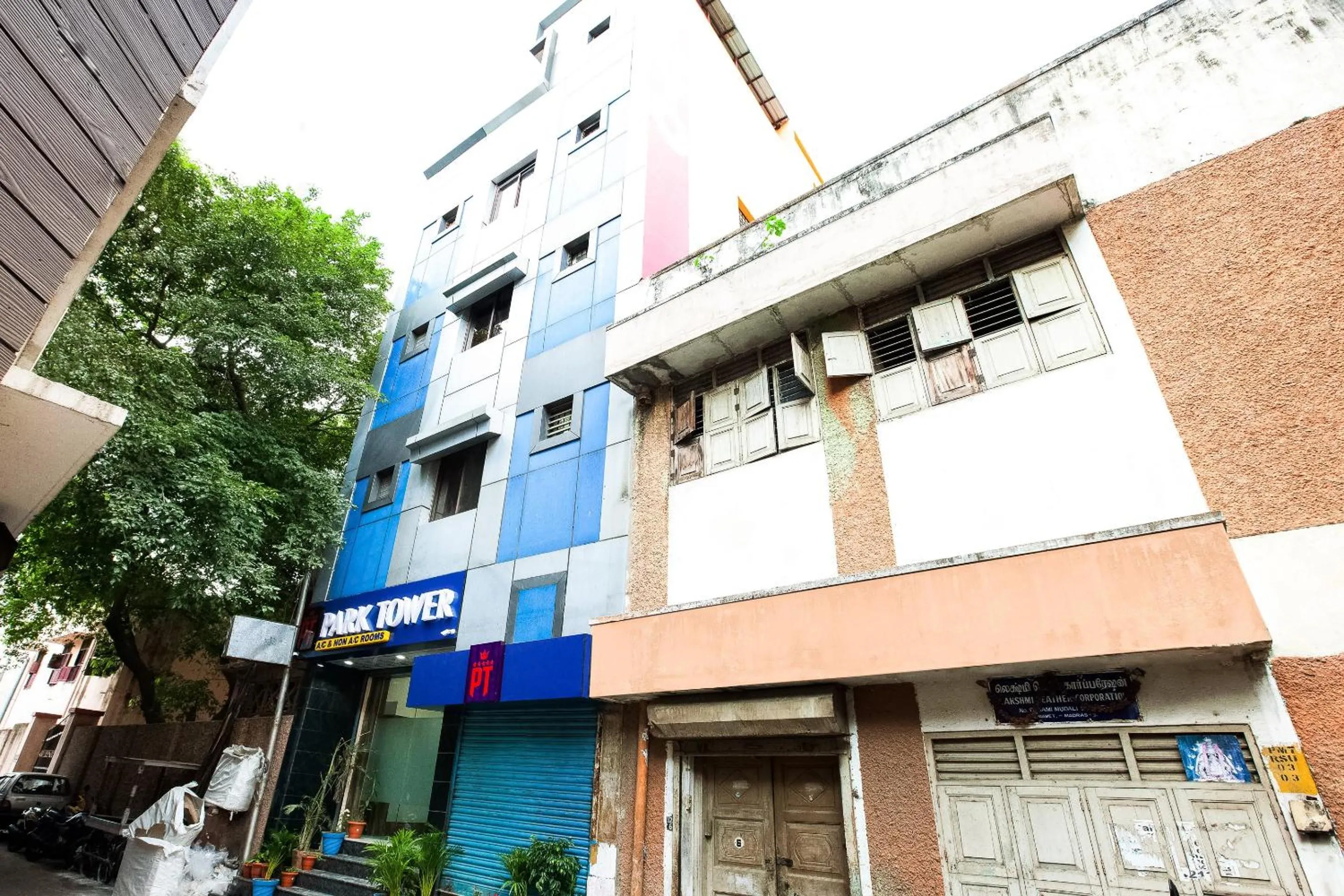 Facade/entrance in Hotel Park Tower