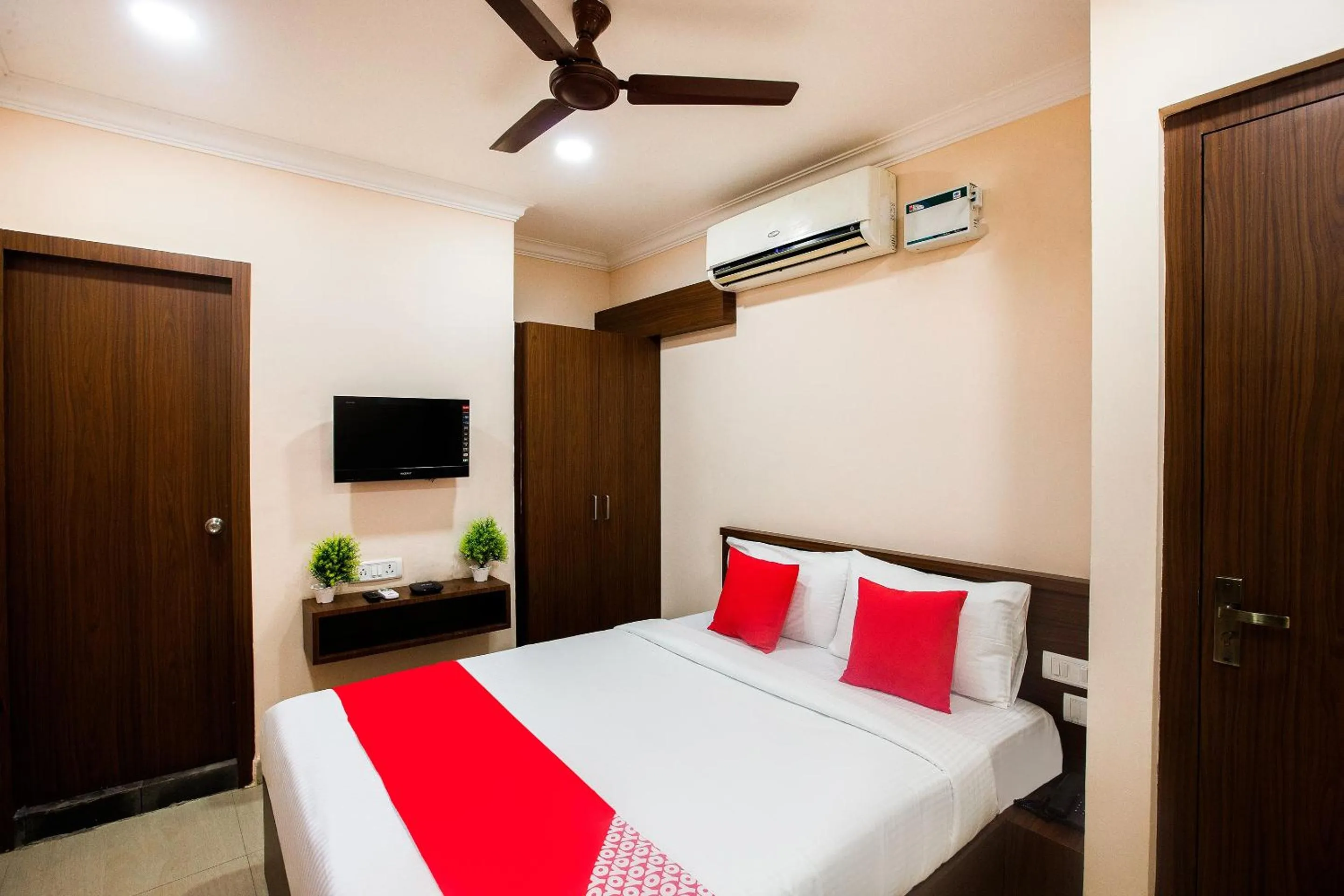 Bedroom in Hotel Park Tower