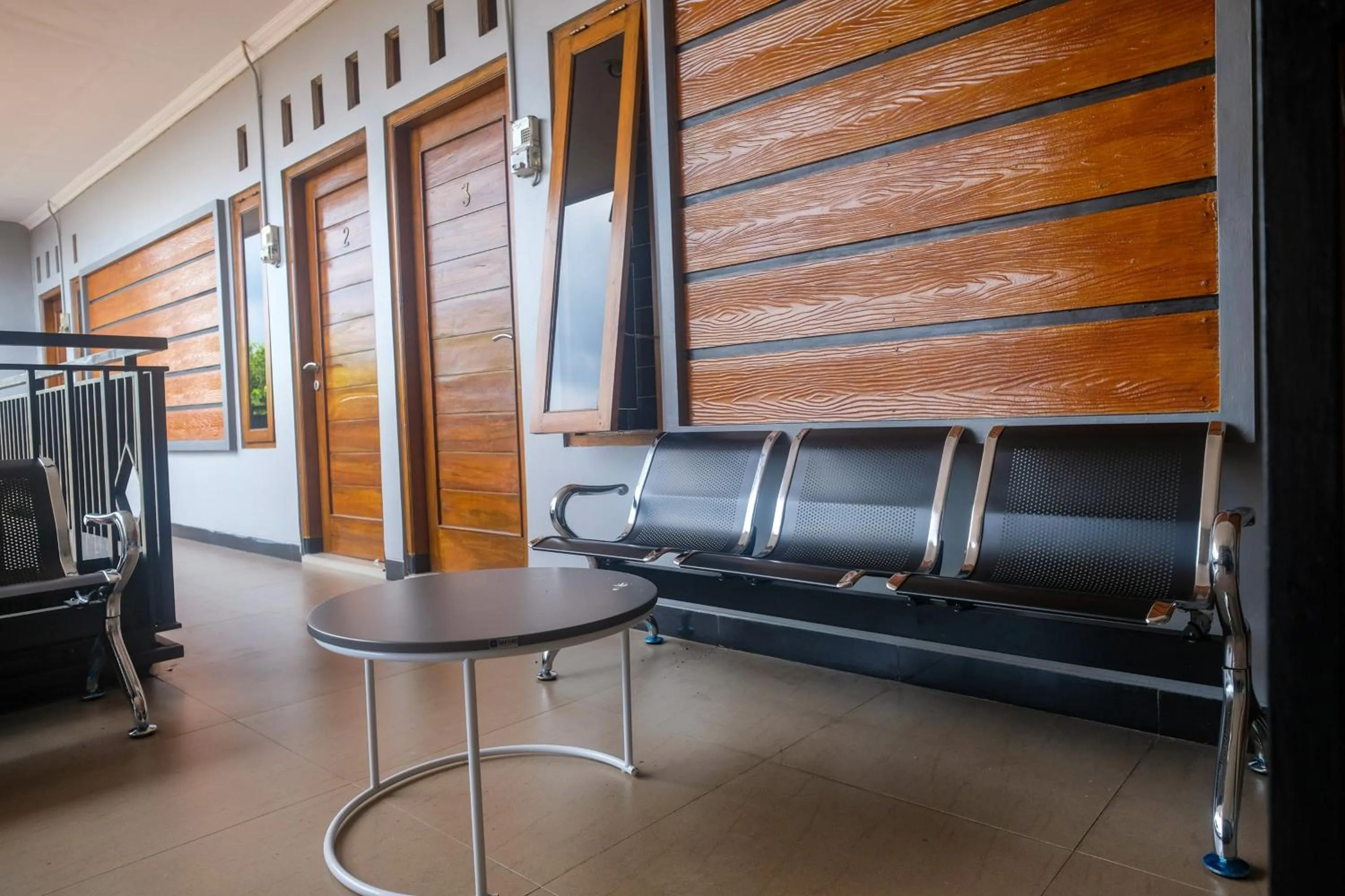 Seating area in Al Abror Homestay Mandala Krida Mitra RedDoorz