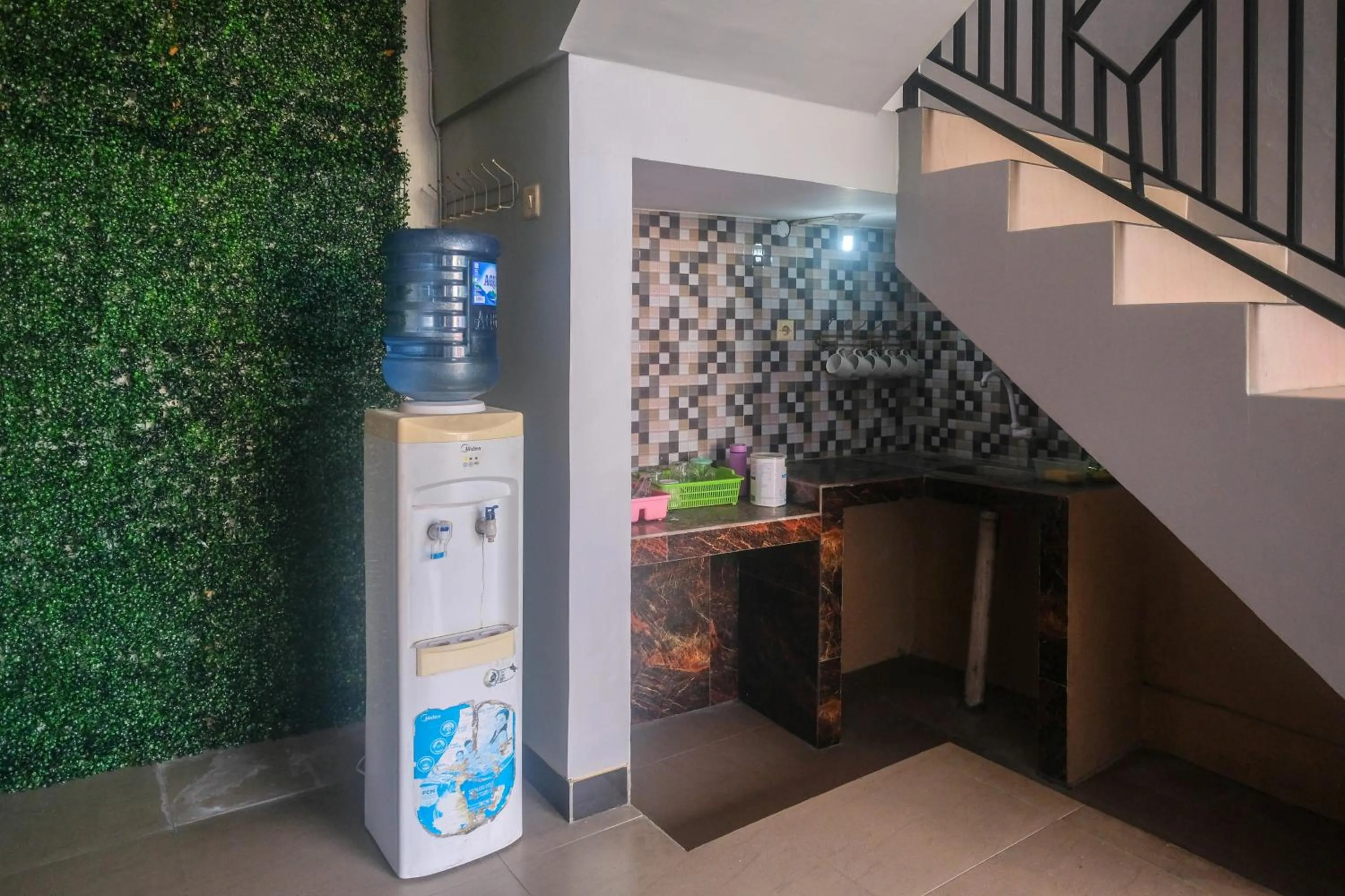 kitchen in Al Abror Homestay Mandala Krida Mitra RedDoorz