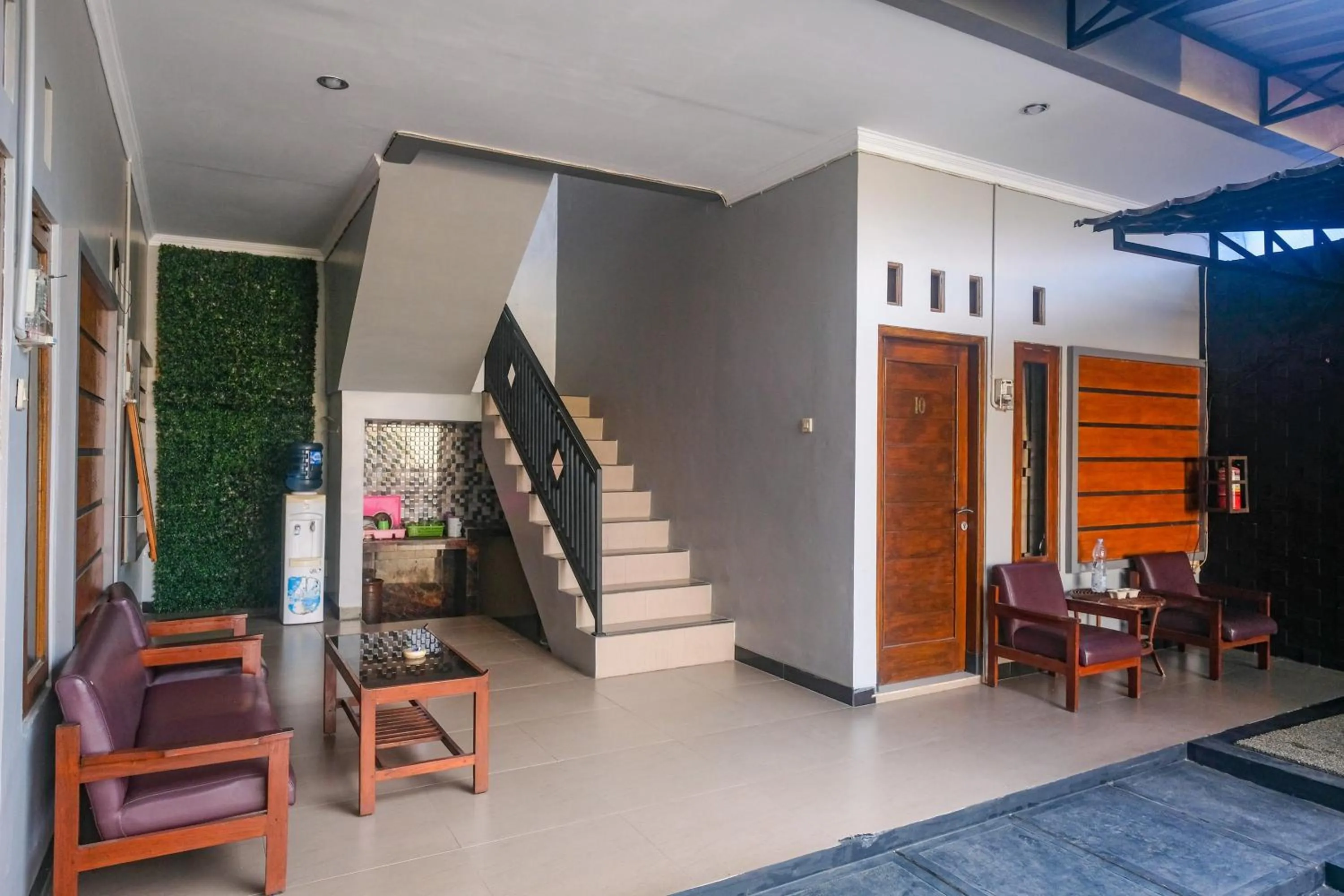 Seating area in Al Abror Homestay Mandala Krida Mitra RedDoorz