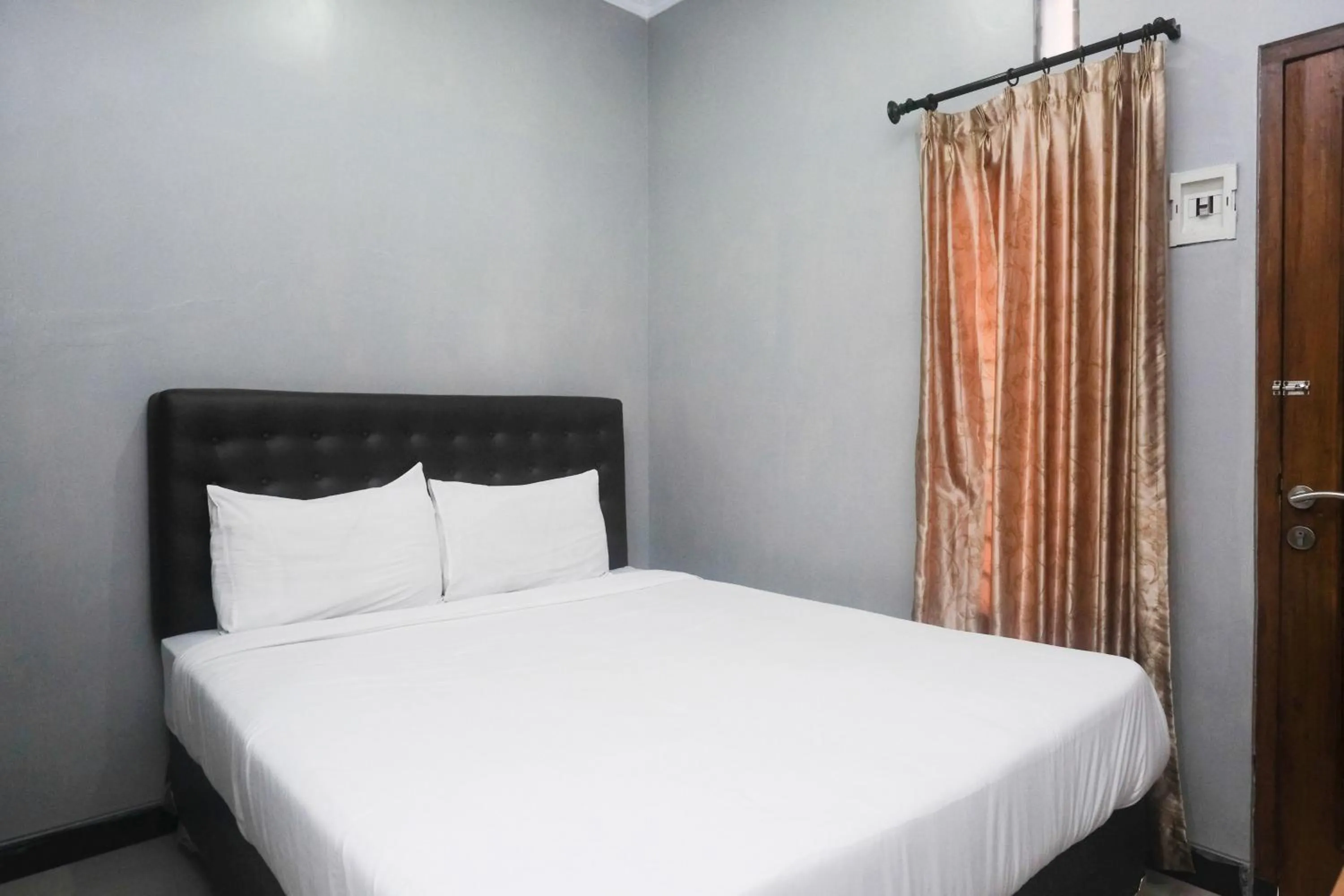 Bedroom, Bed in Al Abror Homestay Mandala Krida Mitra RedDoorz