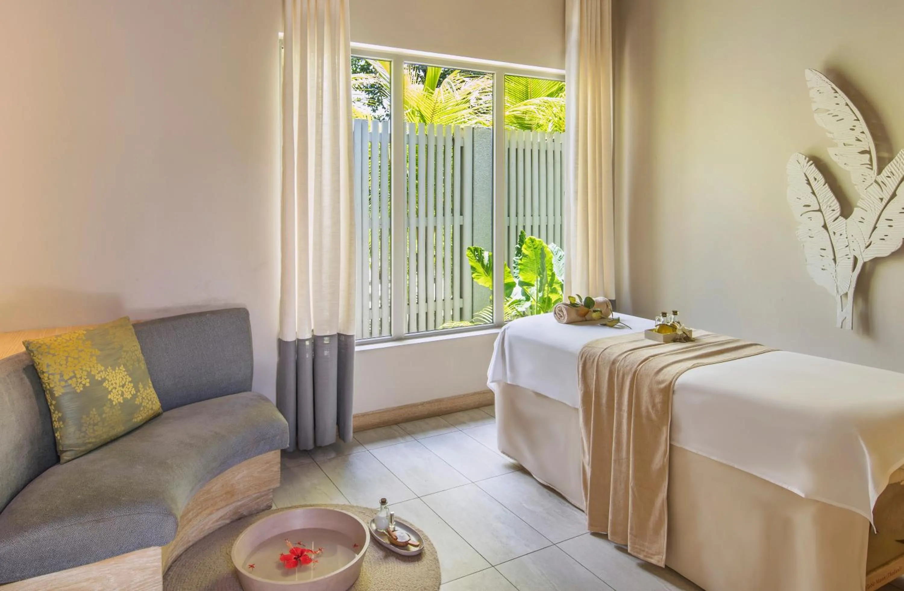Spa and wellness centre/facilities, Bed in Anantara Iko Mauritius Resort & Villas