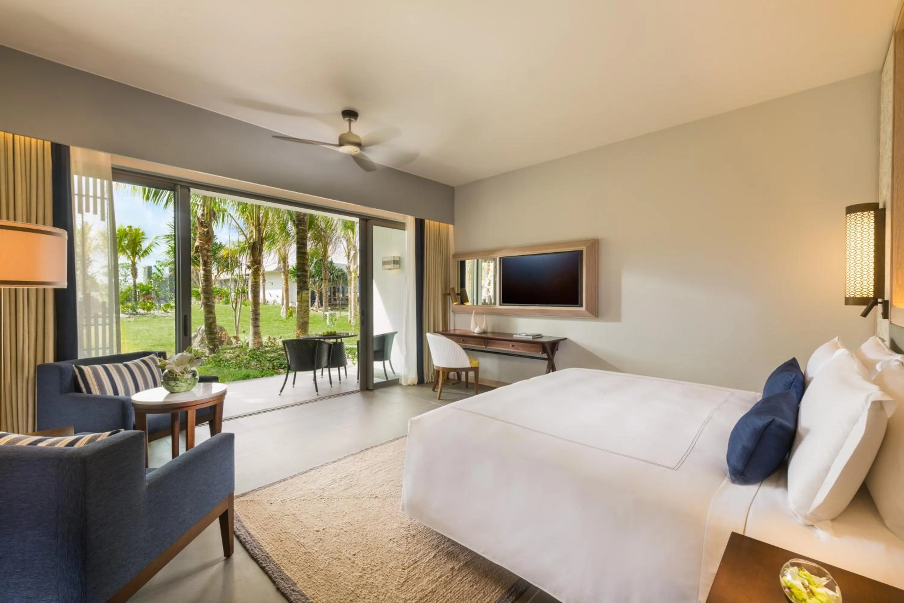 Photo of the whole room, Bed in Anantara Iko Mauritius Resort & Villas