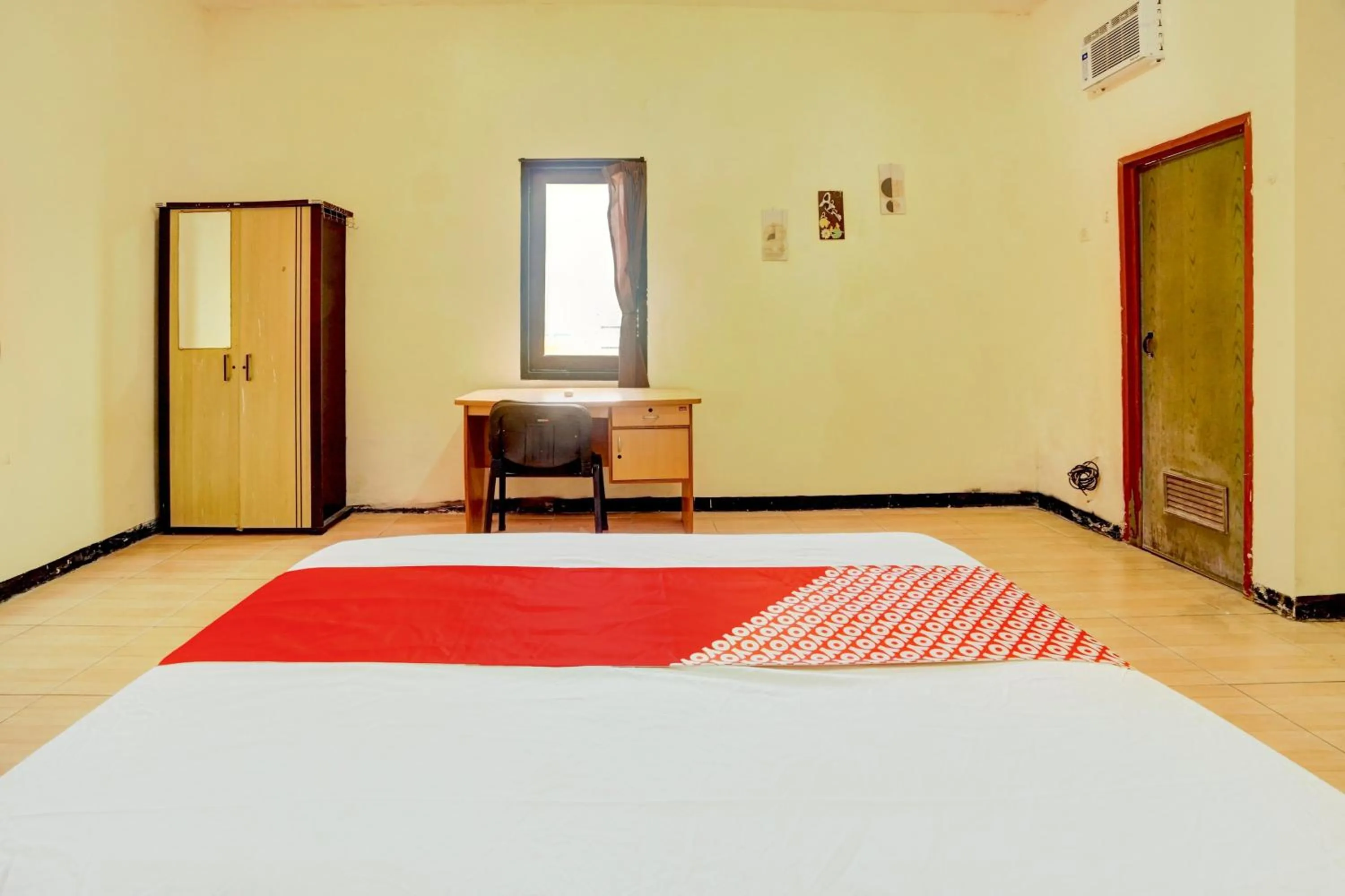 Bedroom in Petraya Residence Near City of tomorrow Mall