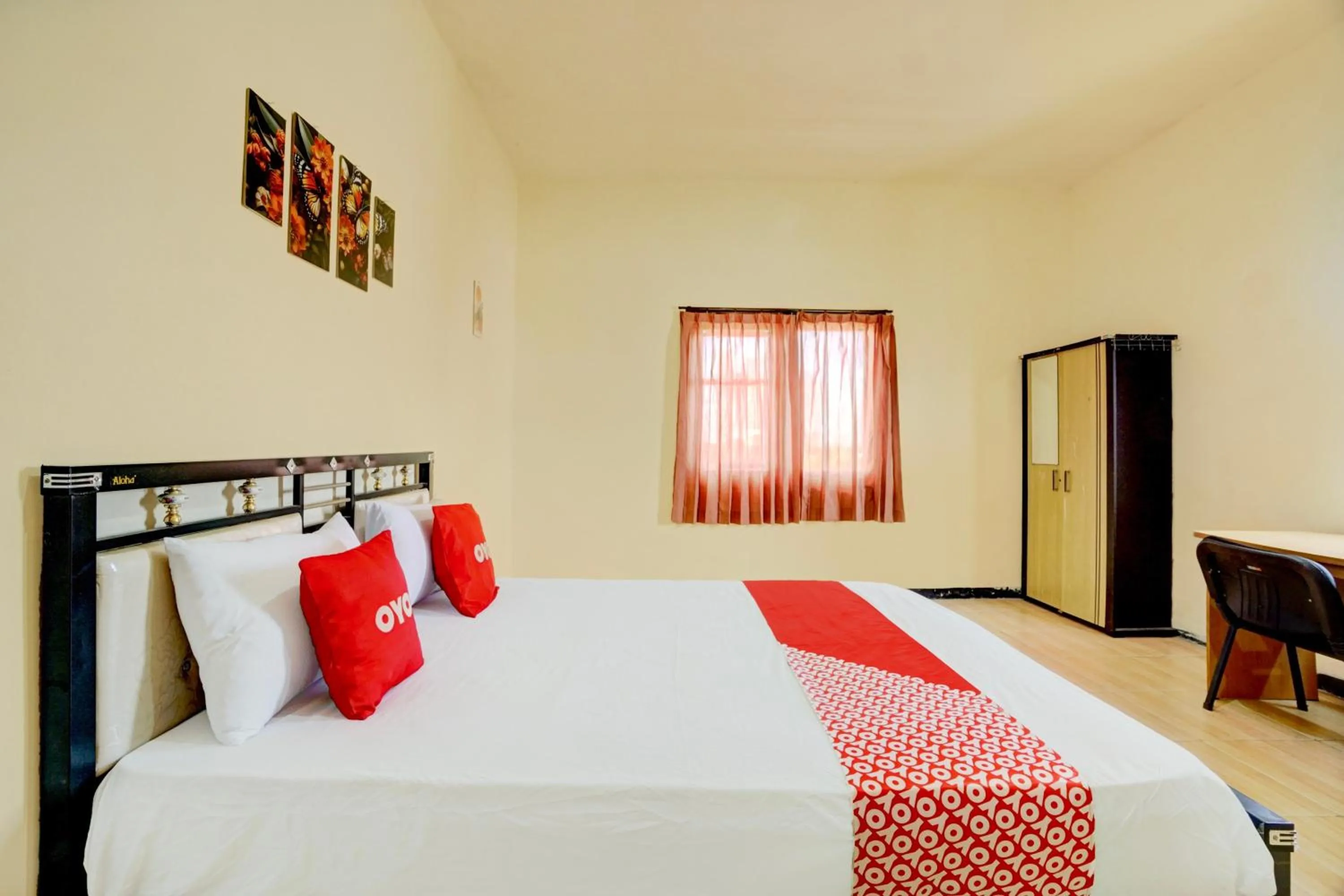 Bedroom in Petraya Residence Near City of tomorrow Mall