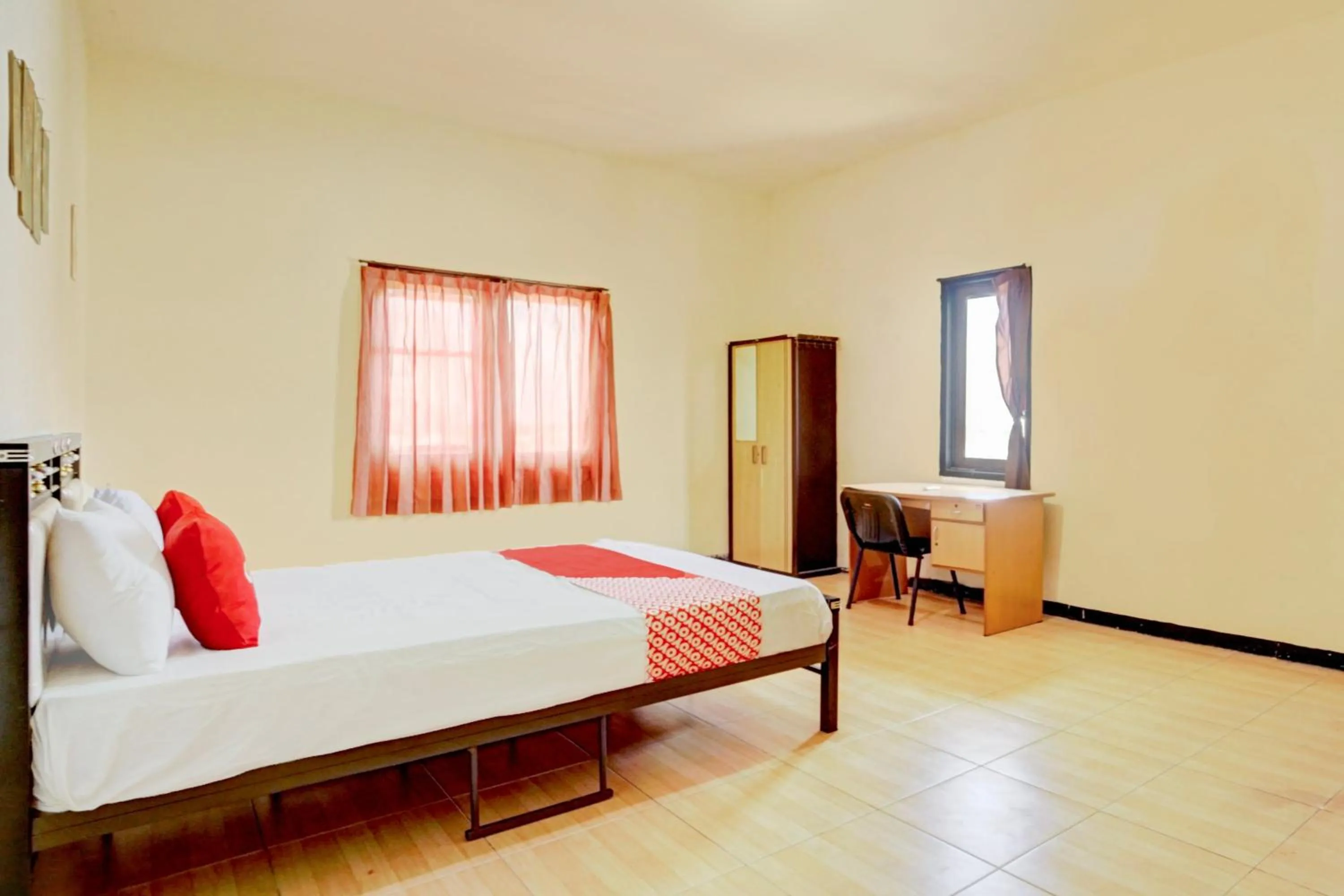 Bedroom in Petraya Residence Near City of tomorrow Mall