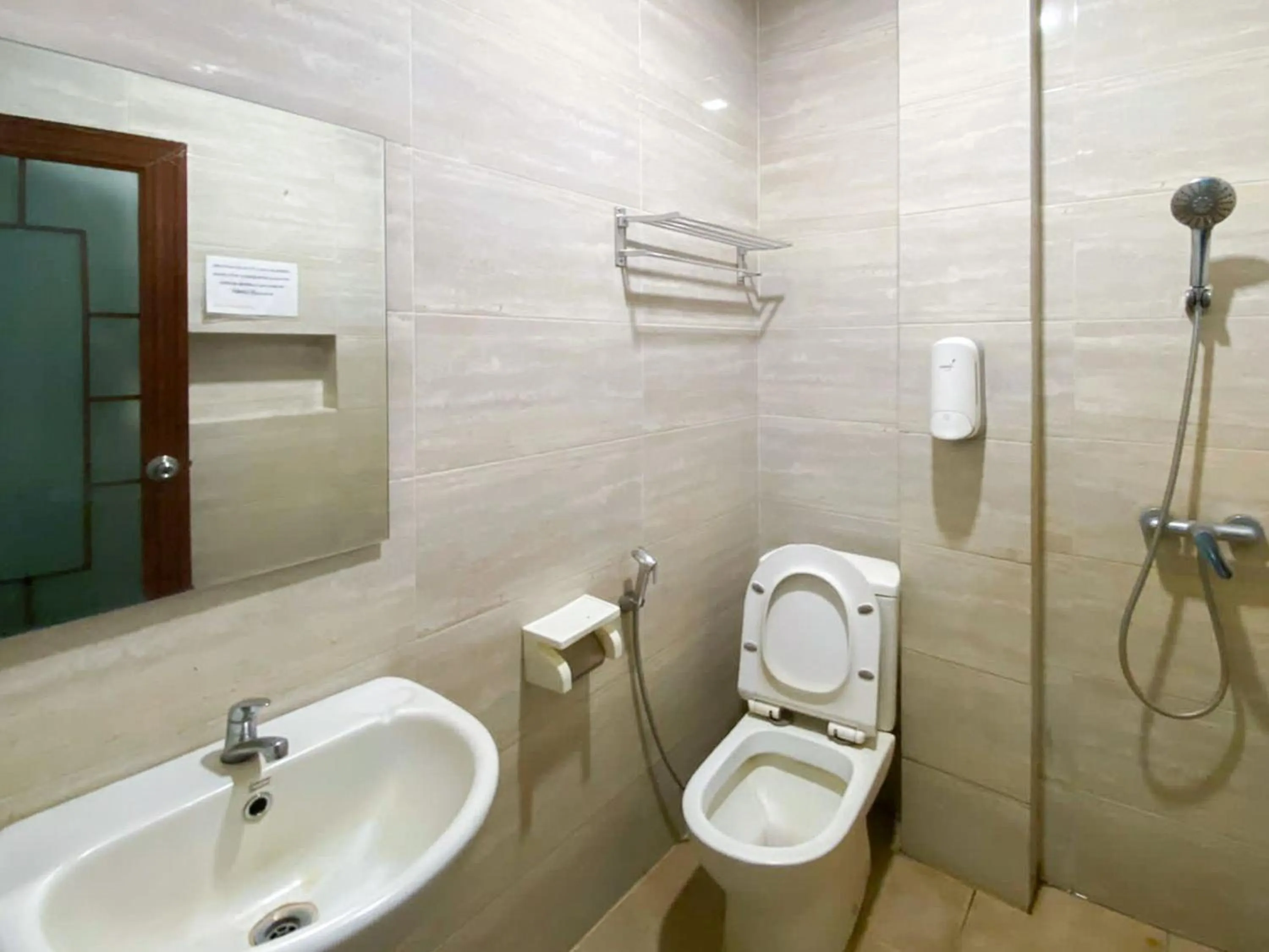 Bathroom in Sentosa Jaya Guest House near RS Hermina Medan RedPartner